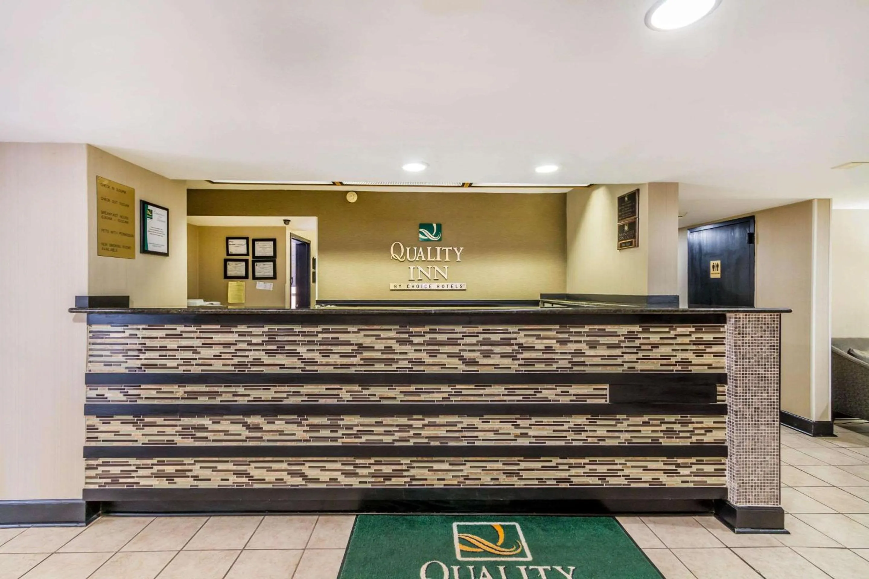 Lobby or reception in Quality Inn Savannah I-95