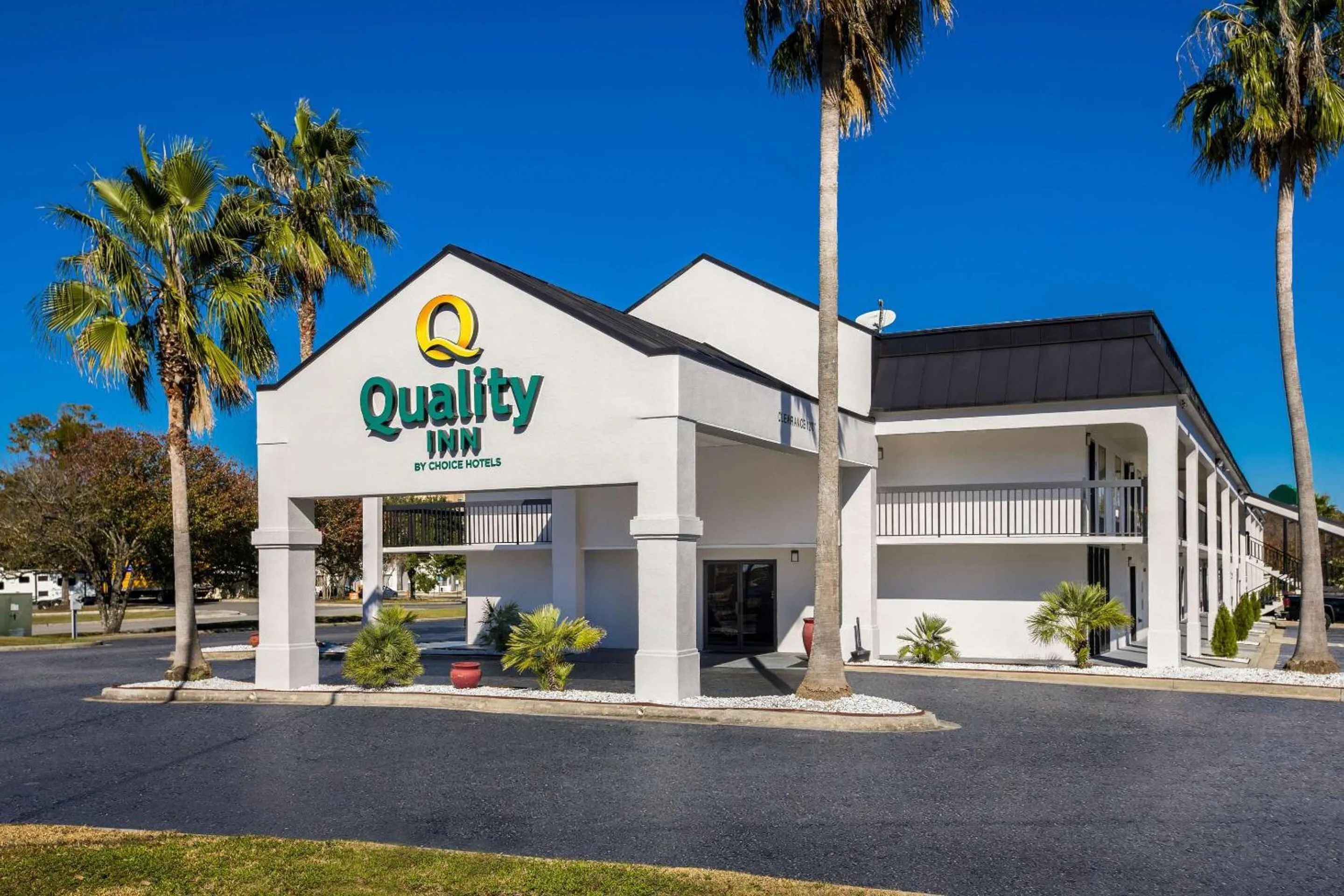 Property building in Quality Inn Savannah I-95