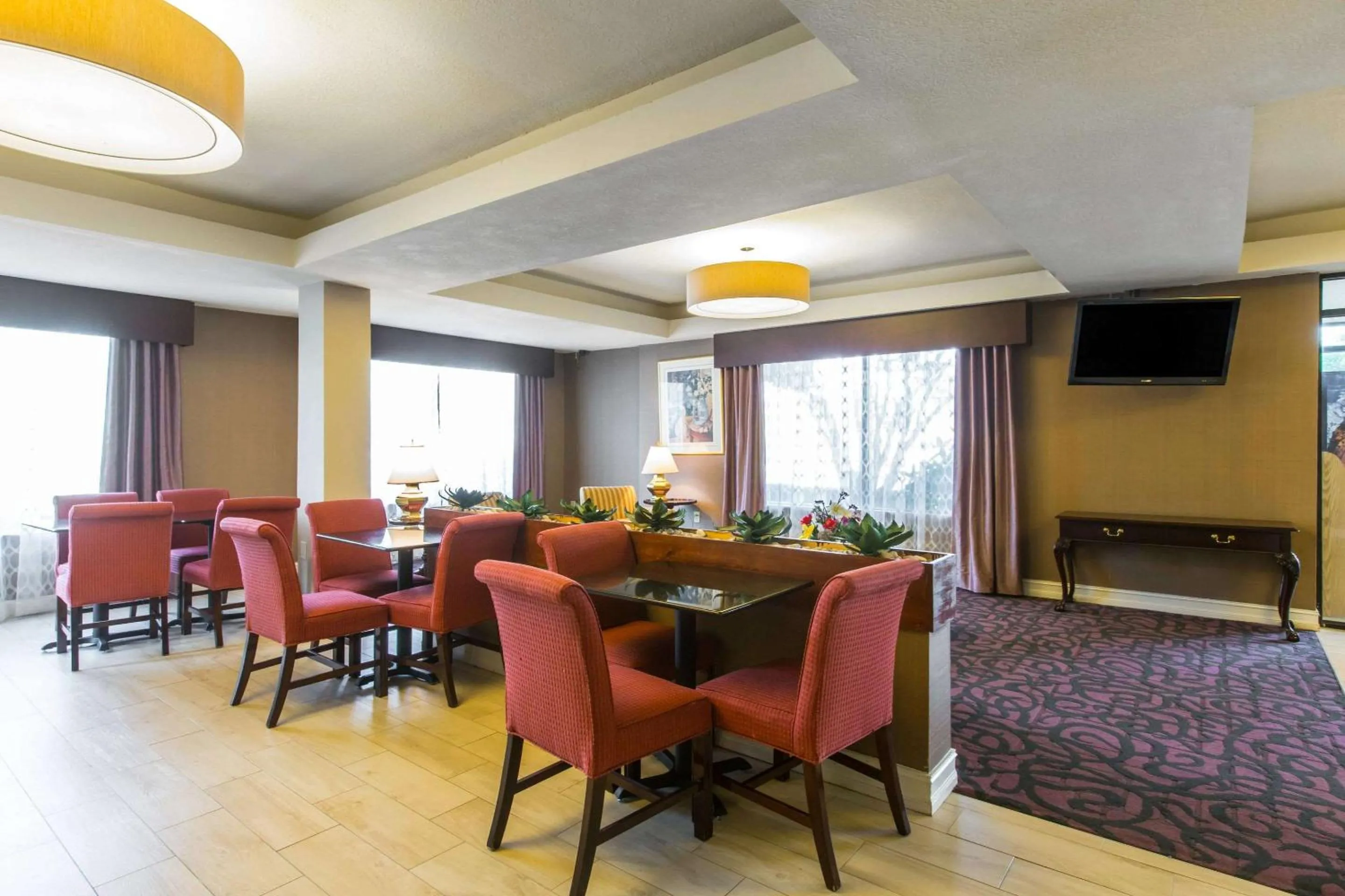 Lobby or reception in Royal Palms Inn