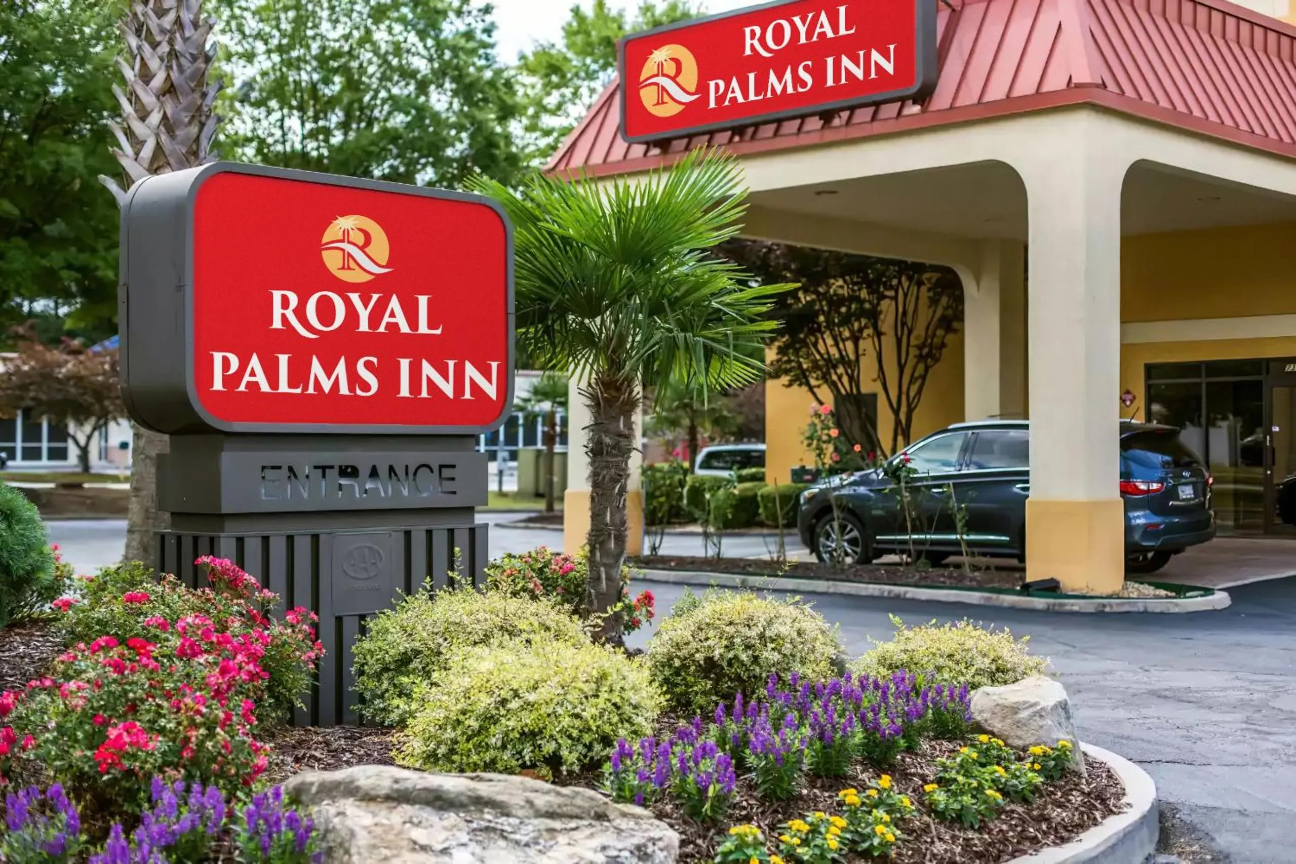 Property building in Royal Palms Inn