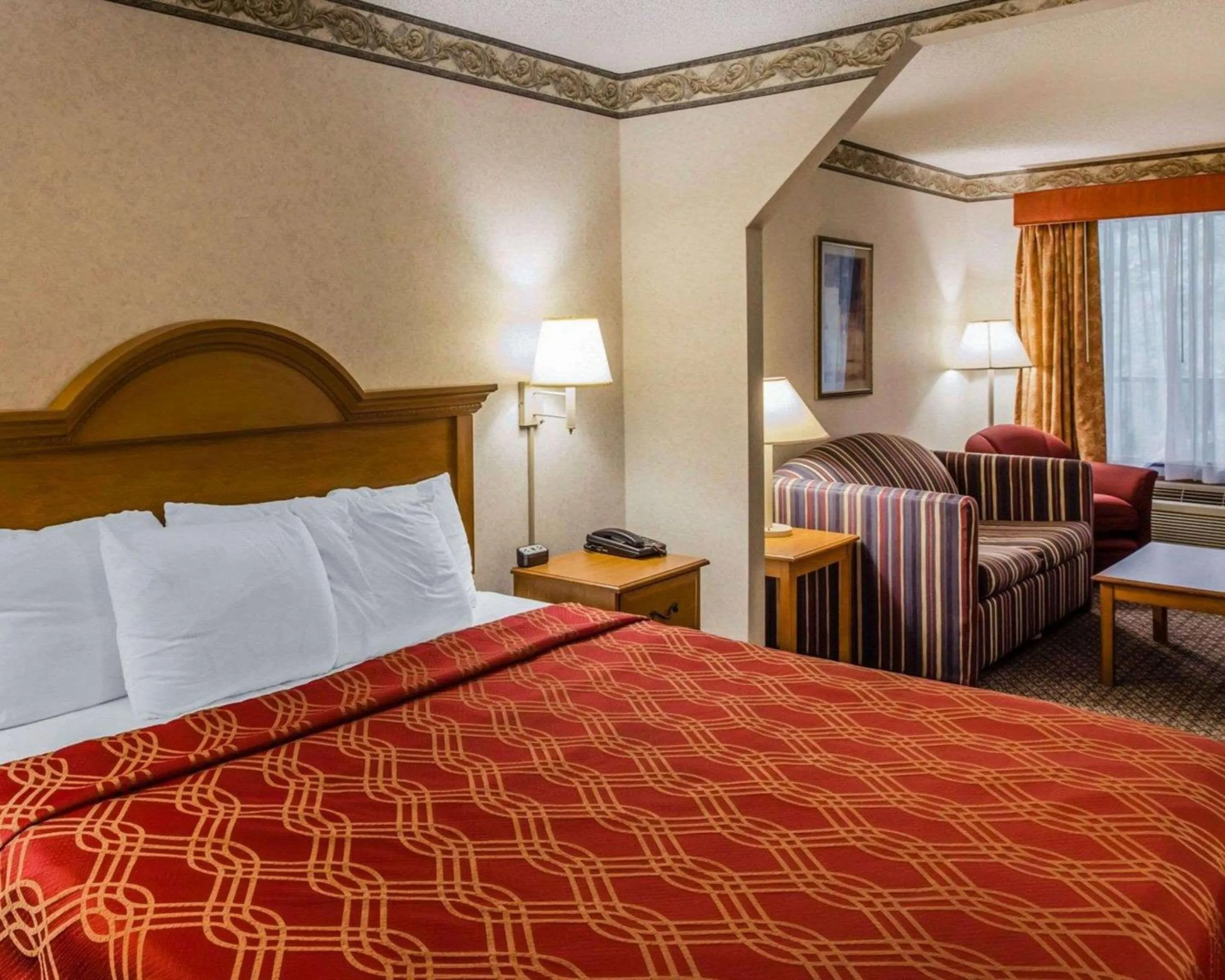 Photo of the whole room, Bed in Econo Lodge Villa Rica