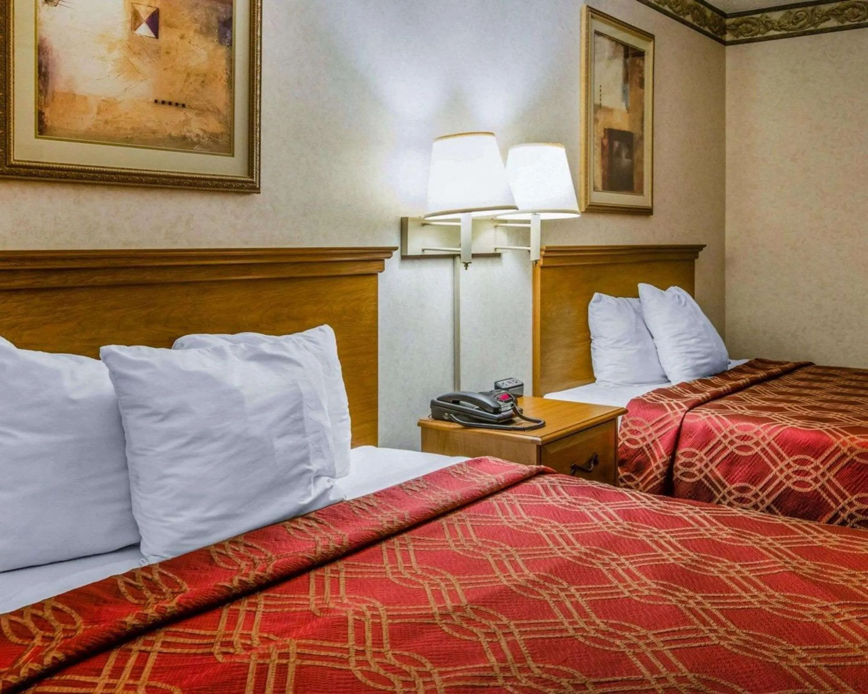 Photo of the whole room, Bed in Econo Lodge Villa Rica