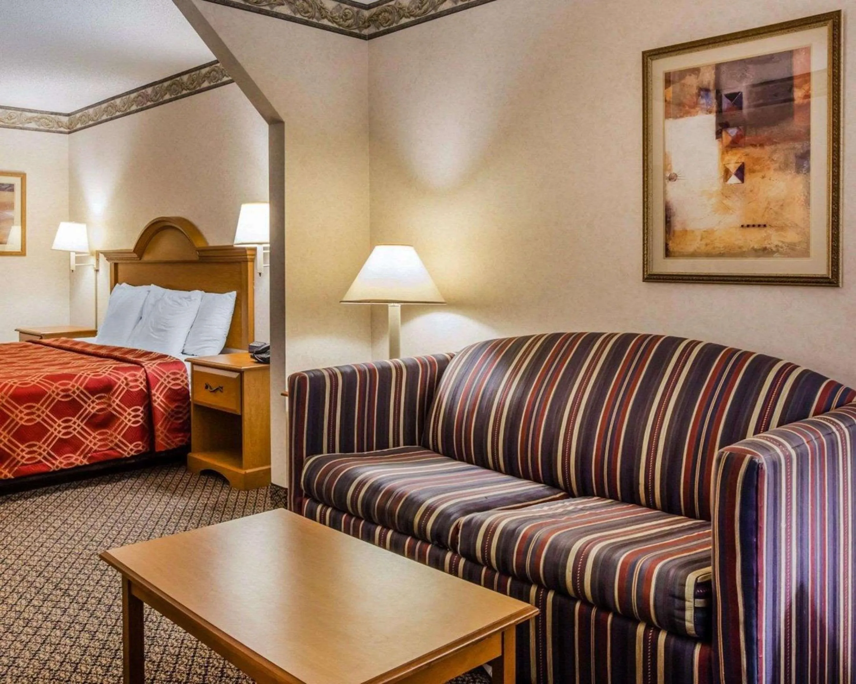 Photo of the whole room, Bed in Econo Lodge Villa Rica