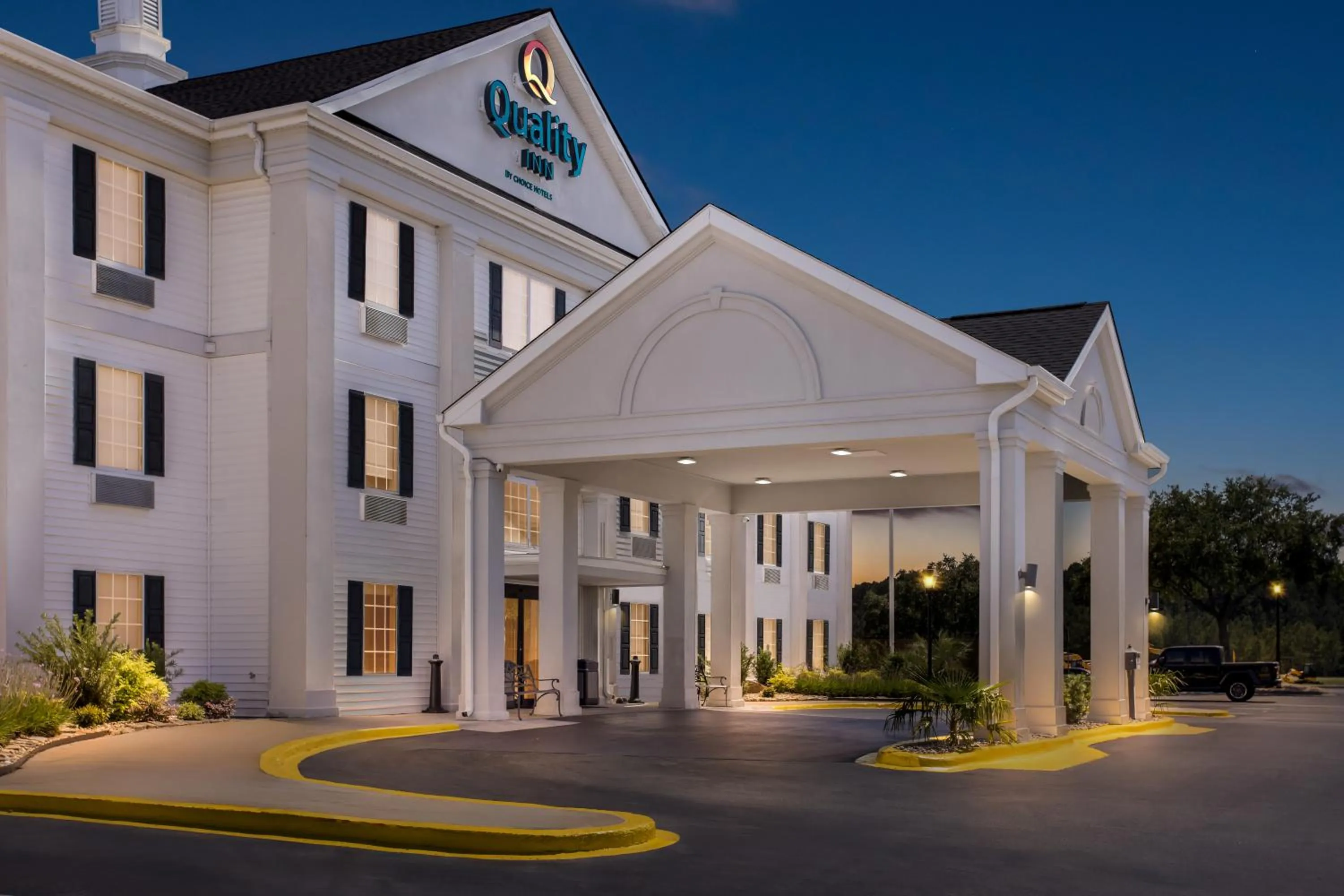 Property building in Quality Inn Pooler - Savannah I-95