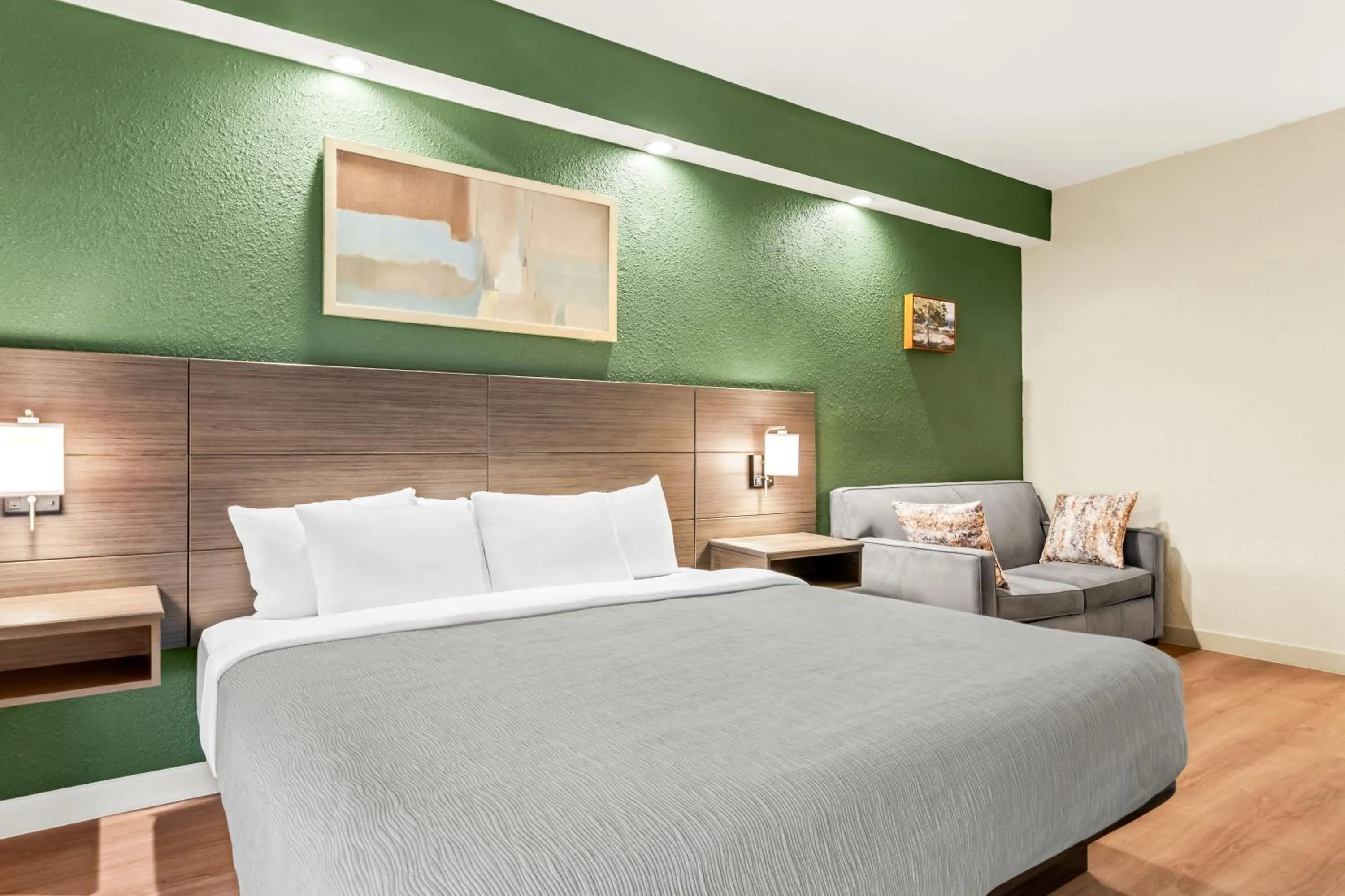 Bed in Quality Inn Pooler - Savannah I-95