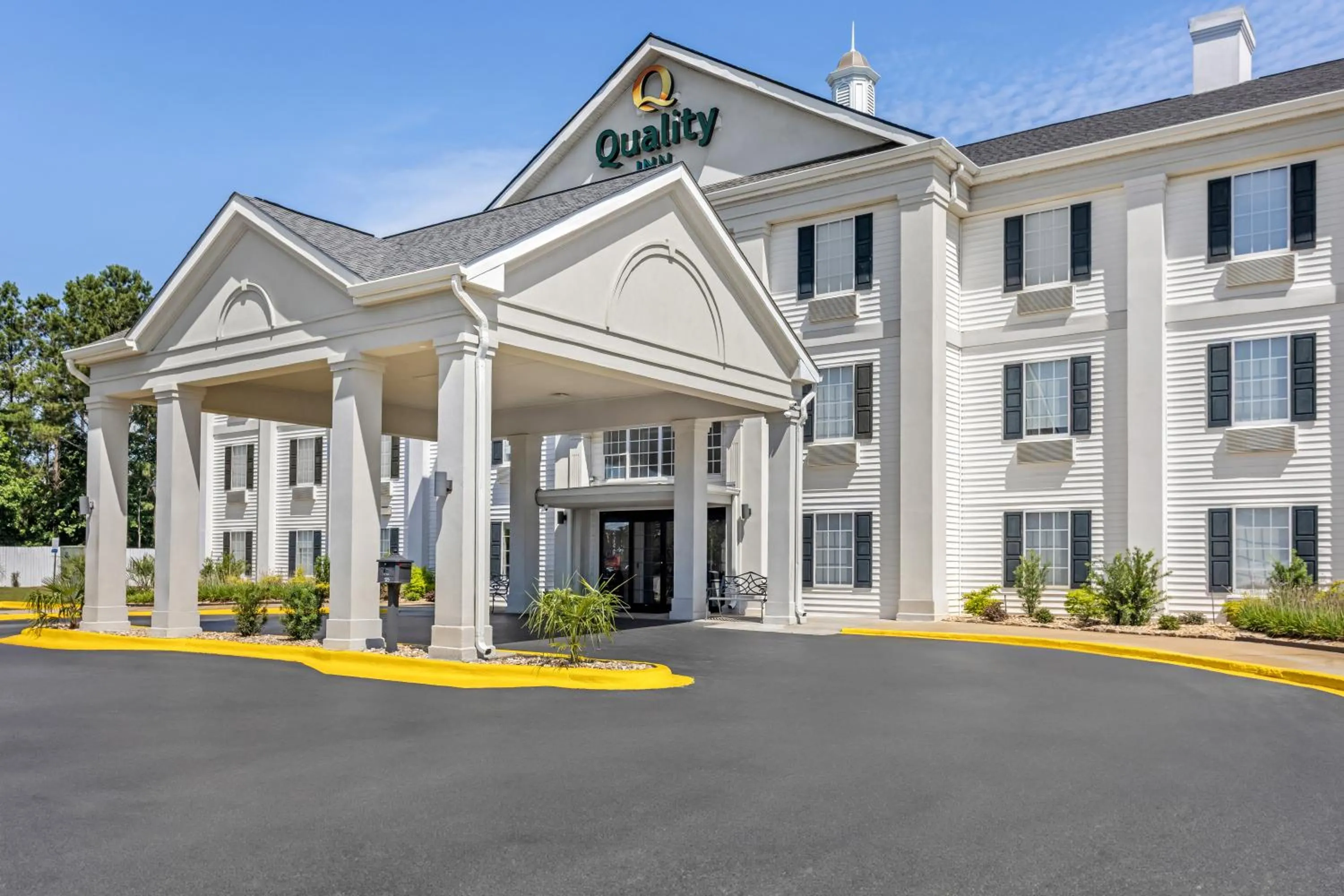 Property building in Quality Inn Pooler - Savannah I-95