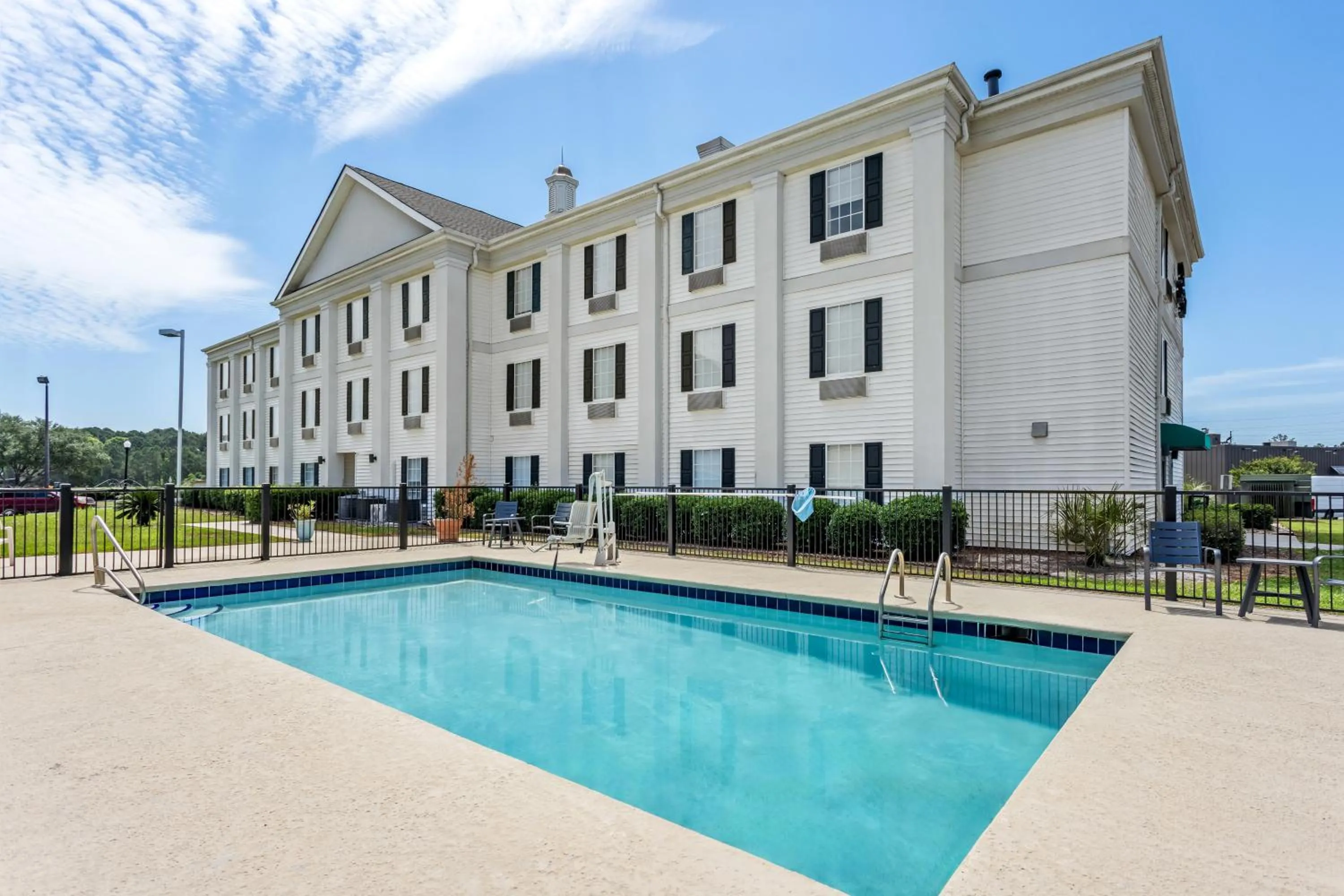 Property building in Quality Inn Pooler - Savannah I-95