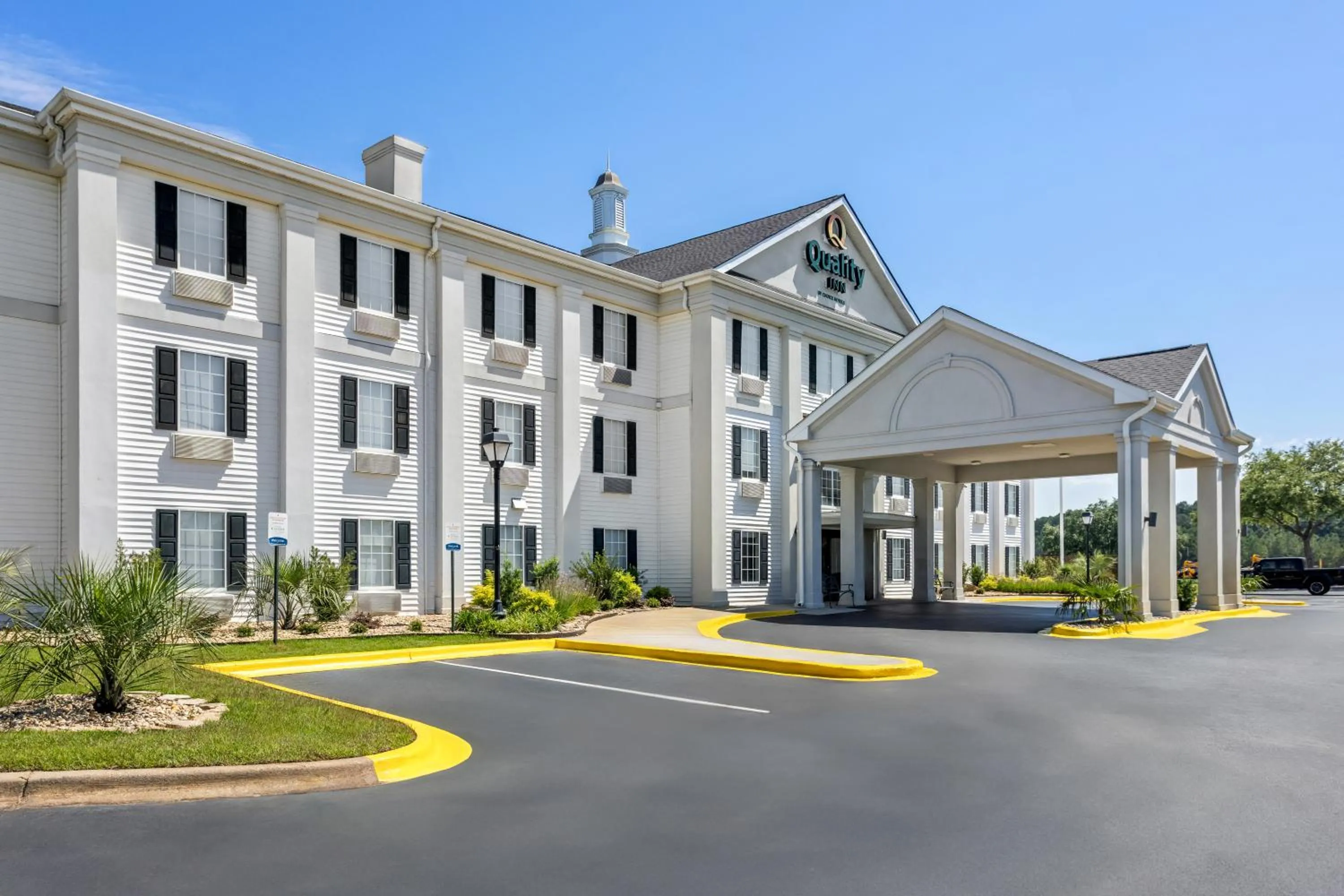 Property building in Quality Inn Pooler - Savannah I-95