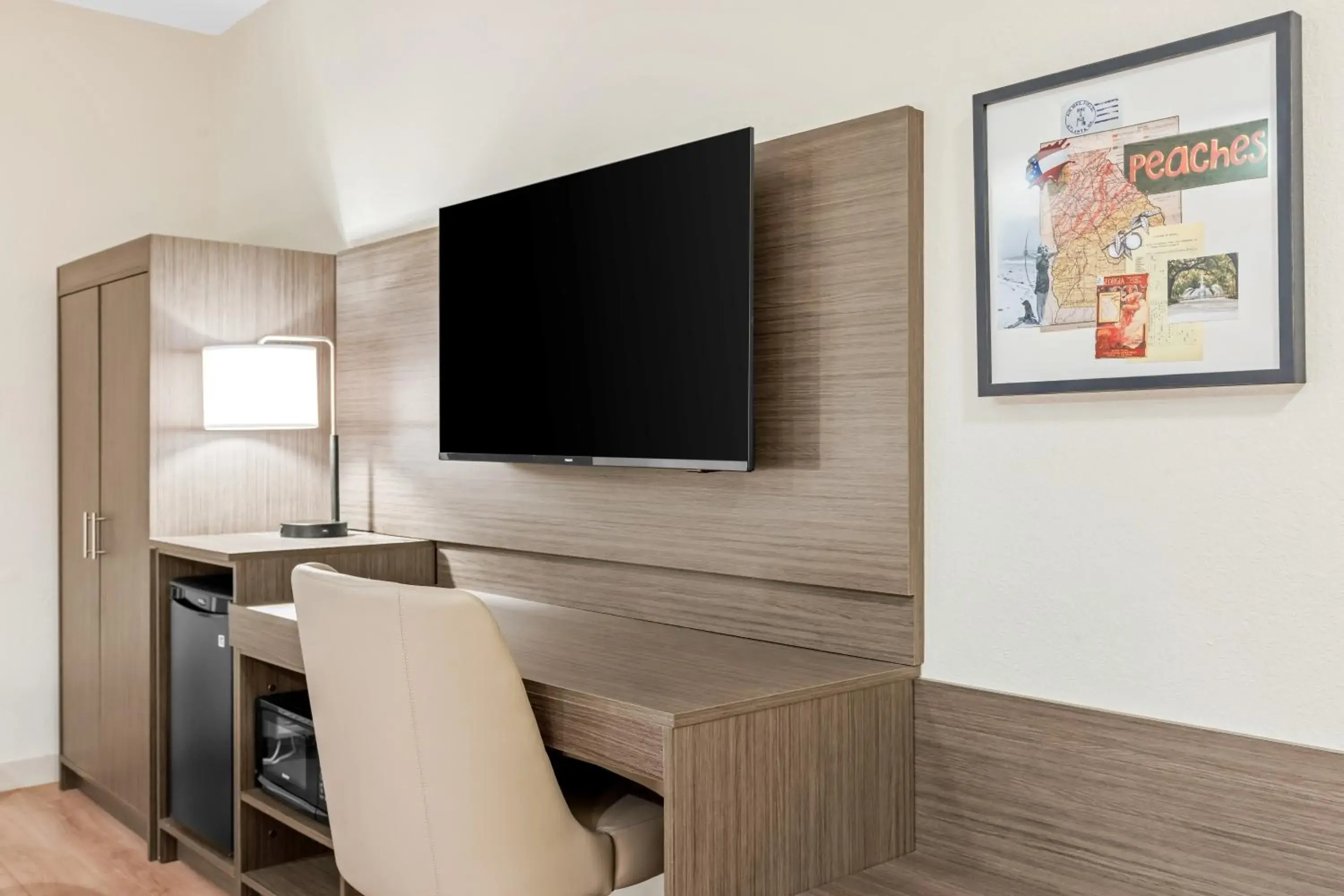 King Suite with Sofa Bed - Non-Smoking in Quality Inn Pooler - Savannah I-95 King Suite with Sofa Bed - Non-Smoking in Quality Inn Pooler - Savannah I-95