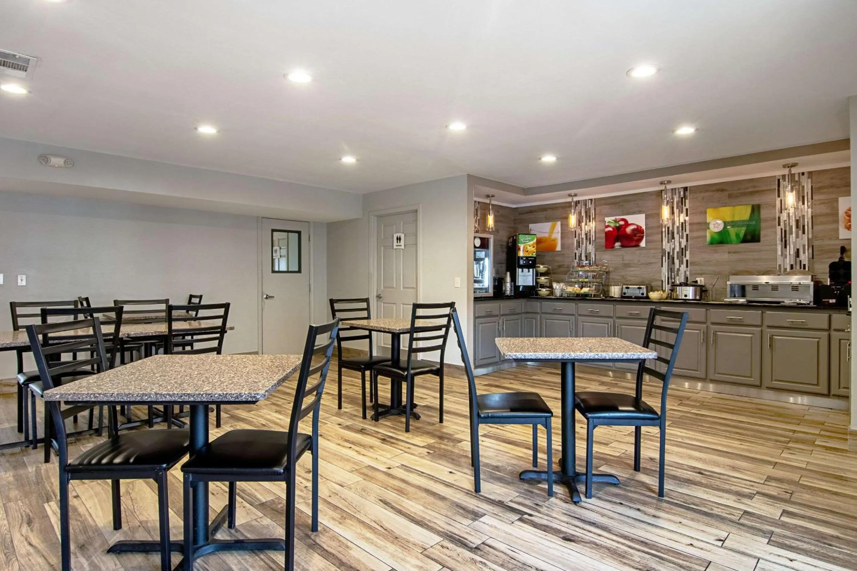 Breakfast in Quality Inn Lagrange East I-85