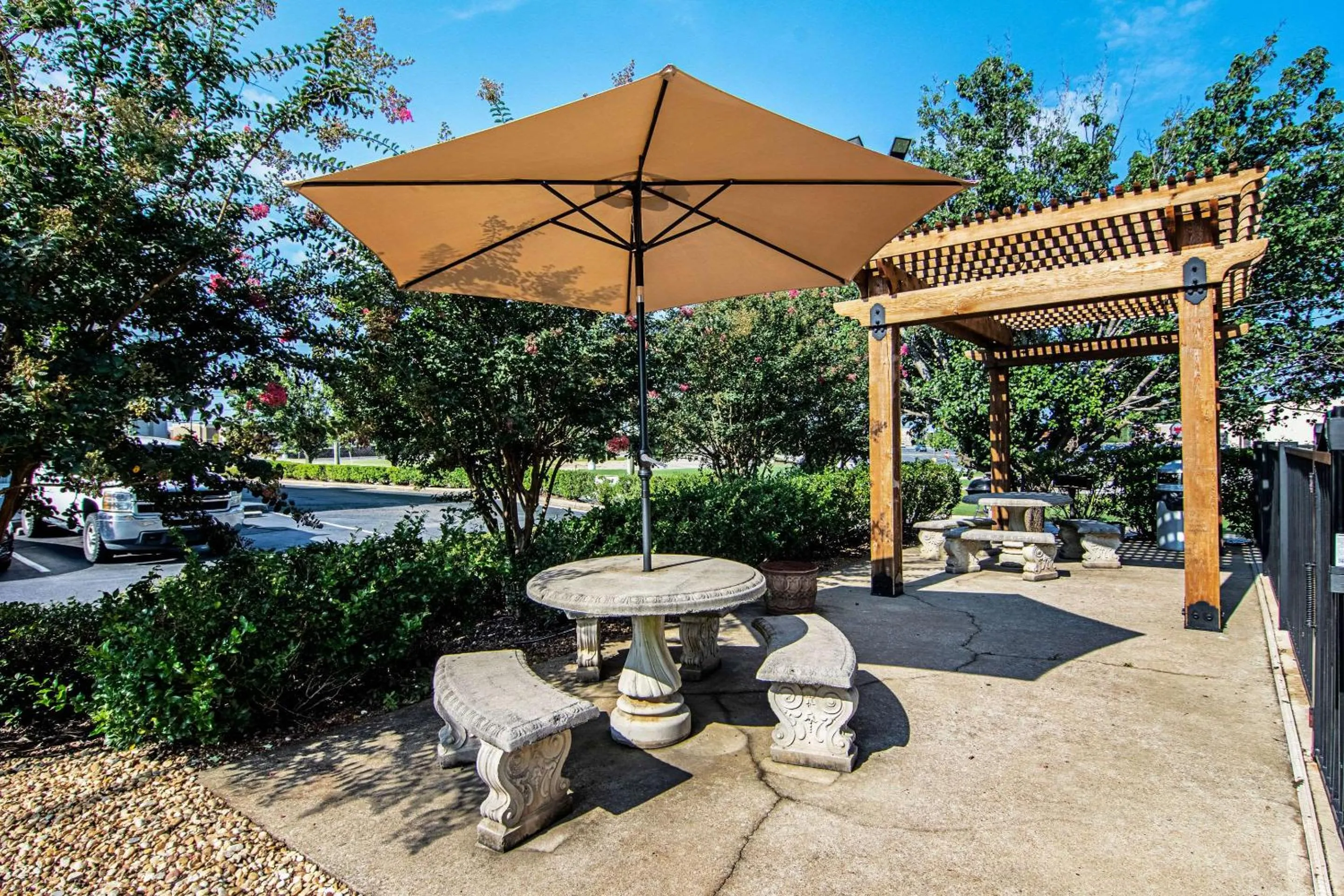 Swimming pool in Quality Inn Lagrange East I-85