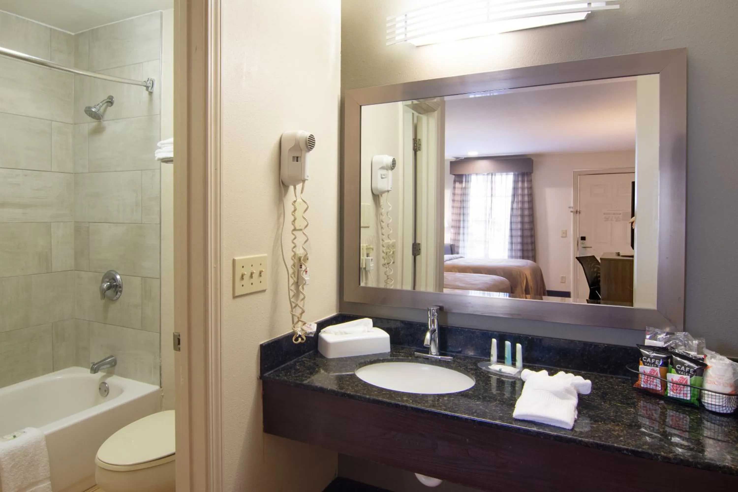 Bathroom in Quality Inn Lagrange East I-85