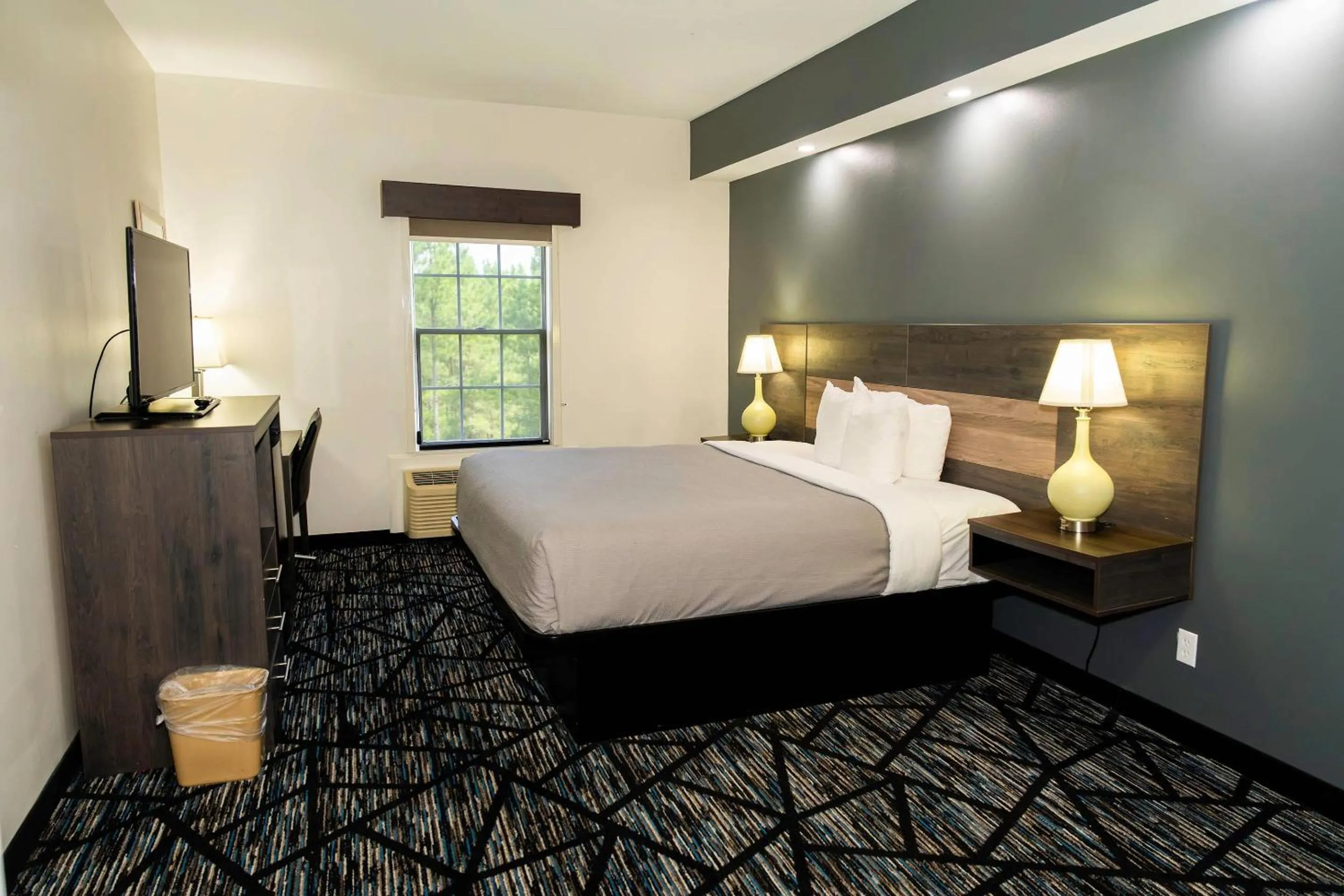 Bedroom, Bed in Quality Inn Rome South