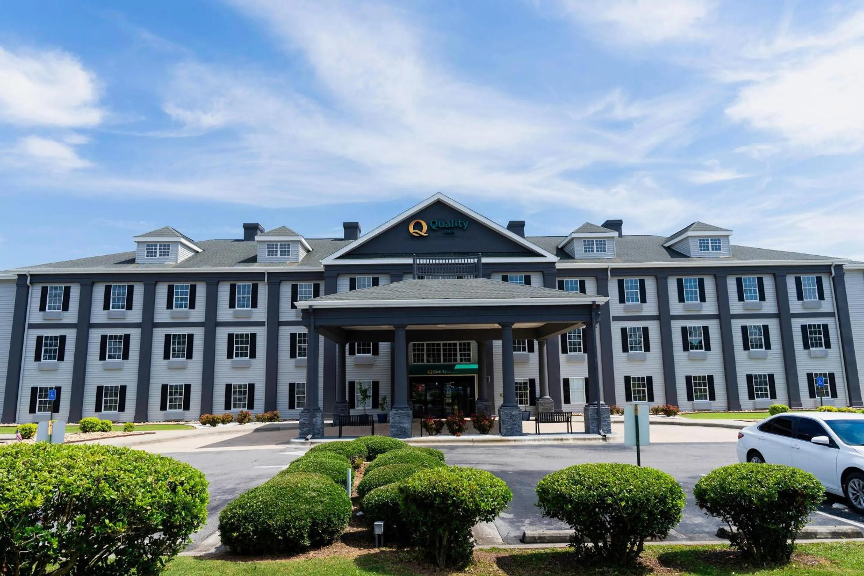 Property building in Quality Inn Rome South