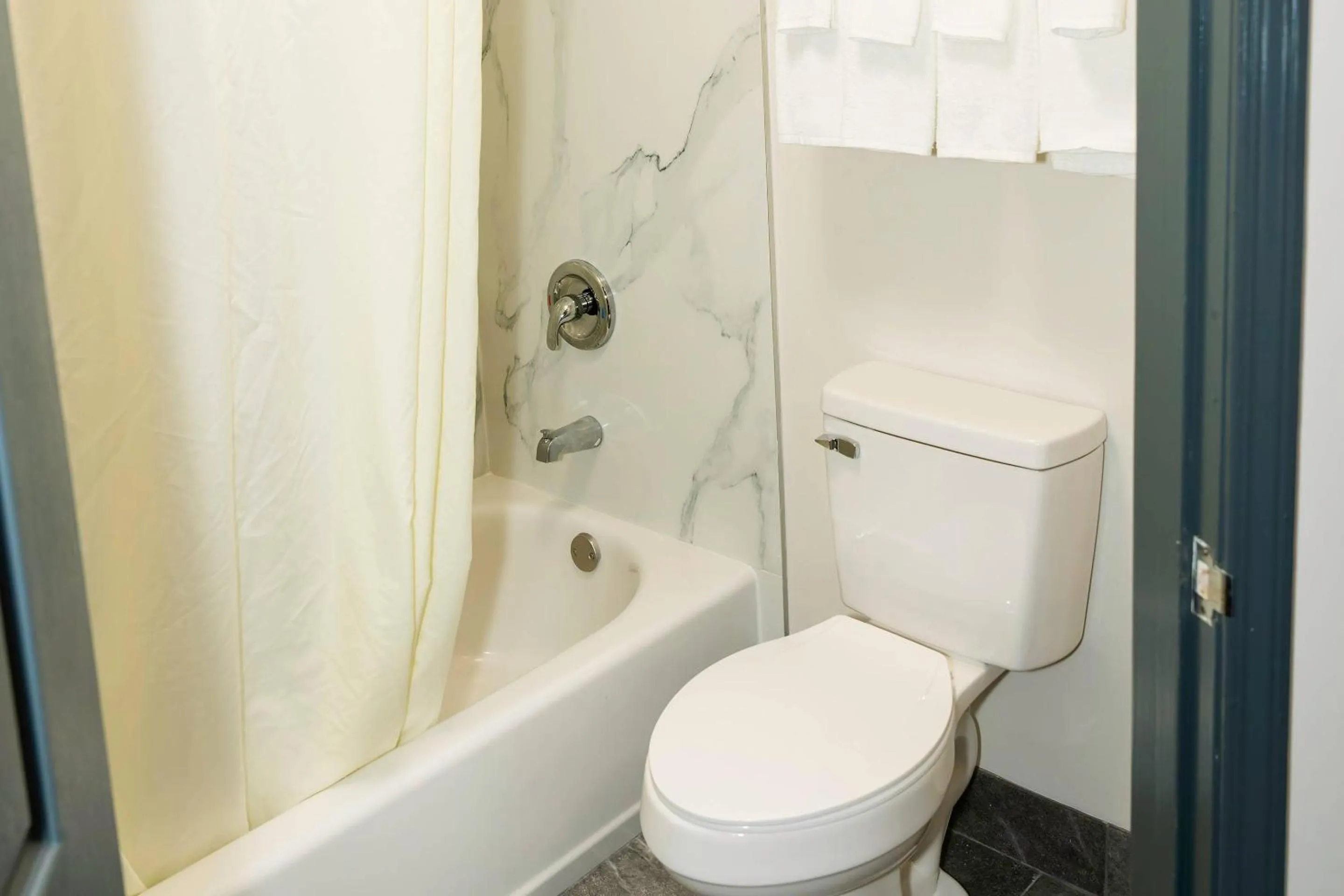 Bedroom in Quality Inn Rome South