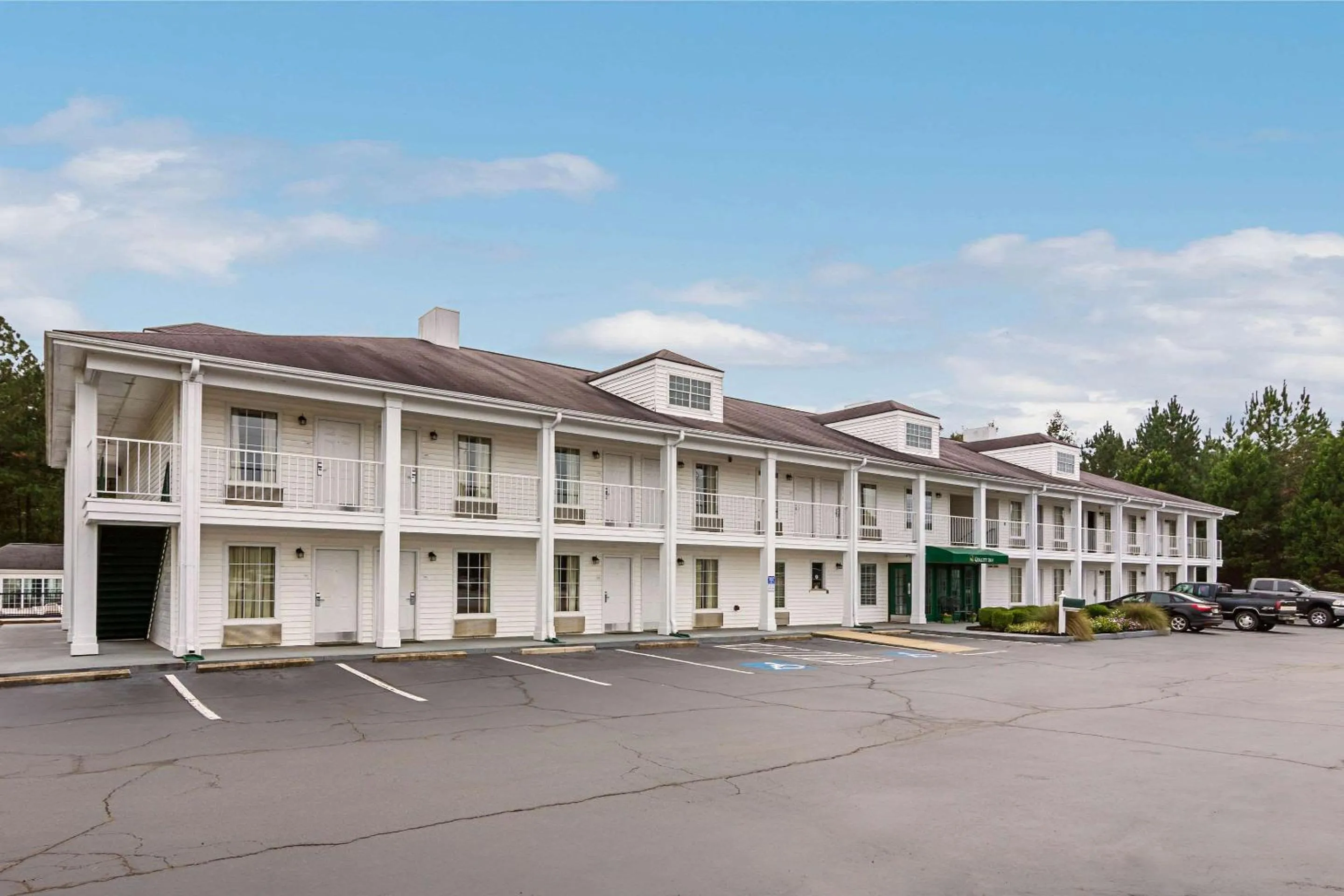 Property building in Quality Inn Thomaston