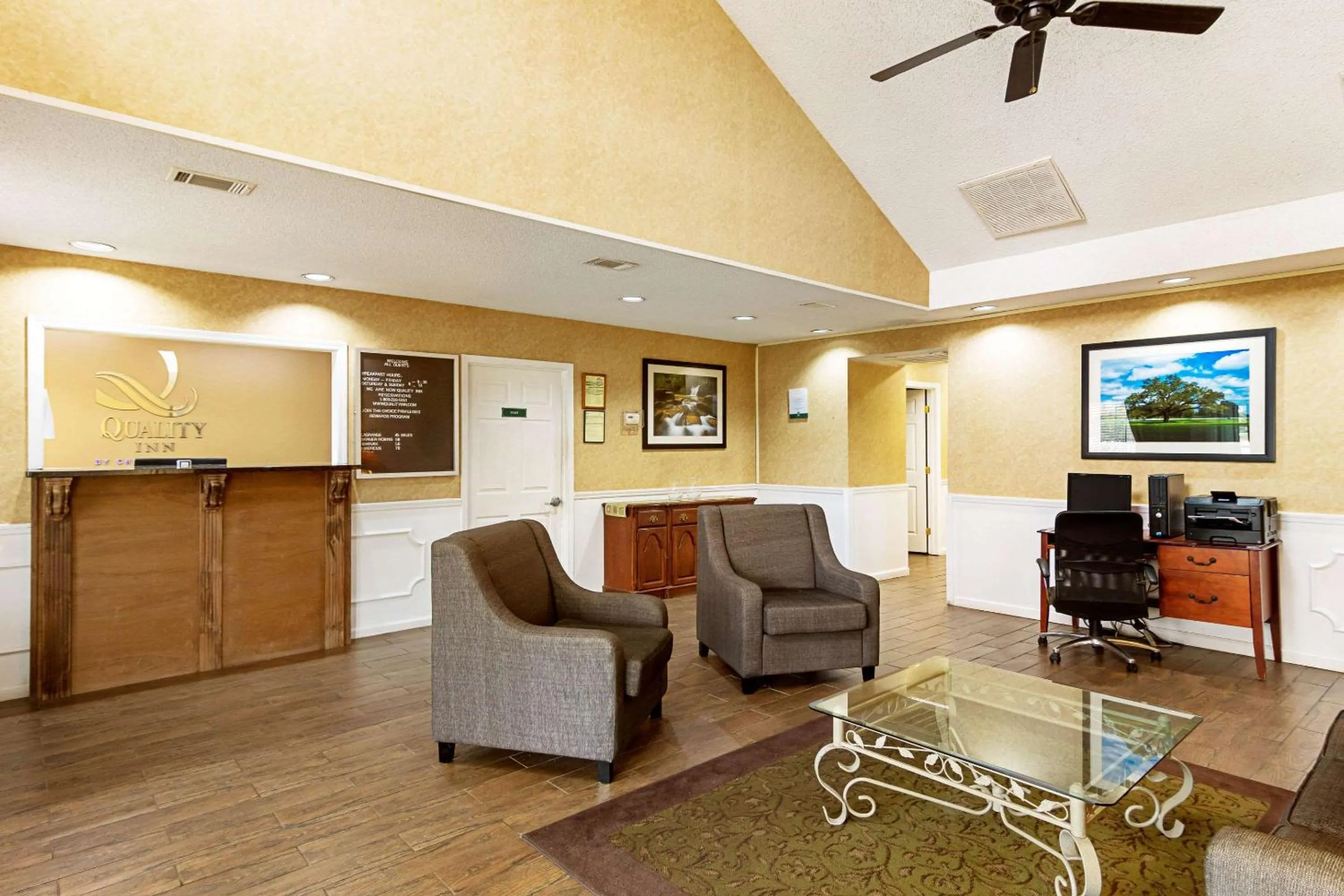 Lobby or reception in Quality Inn Thomaston