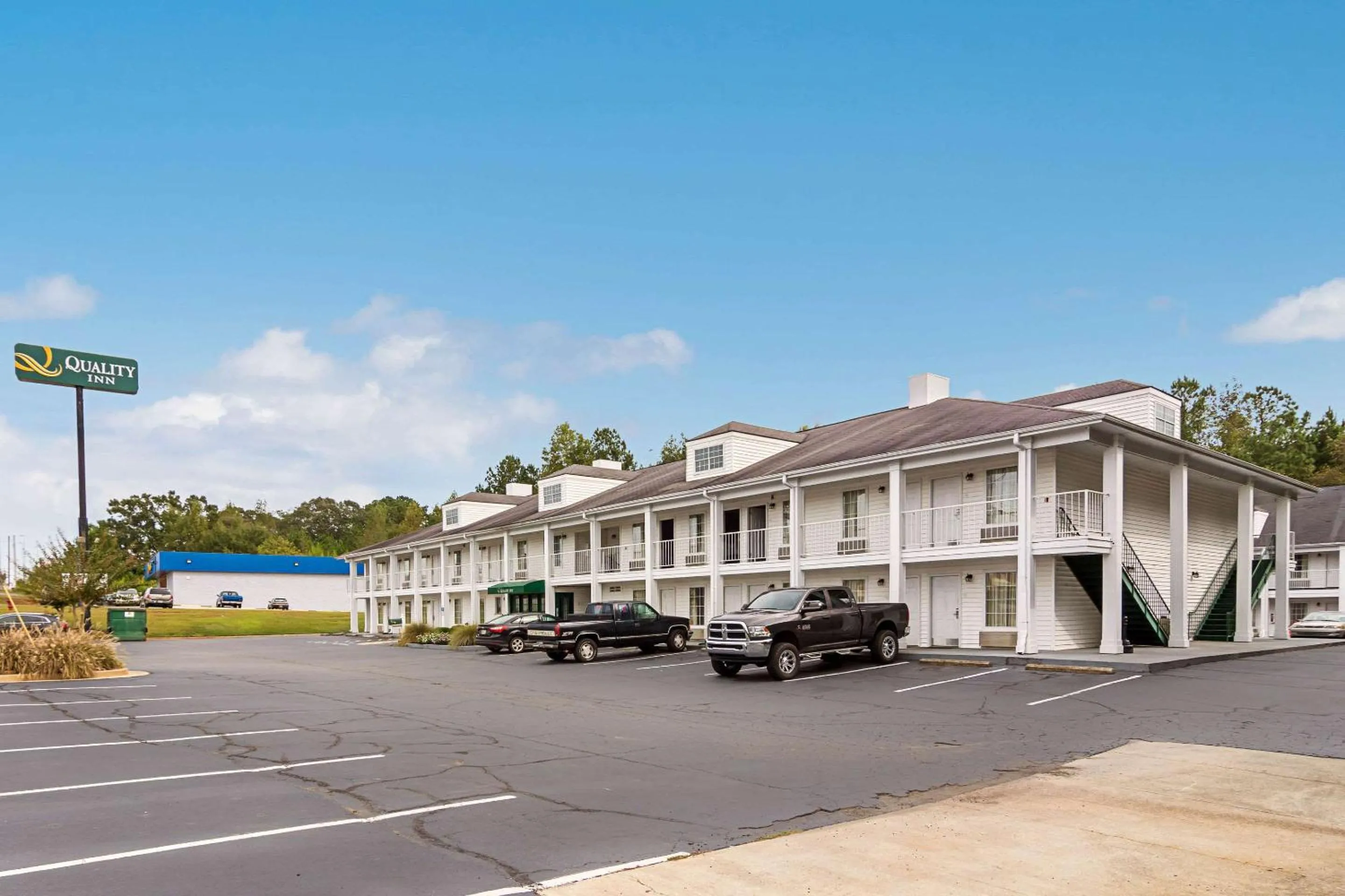 Property building in Quality Inn Thomaston