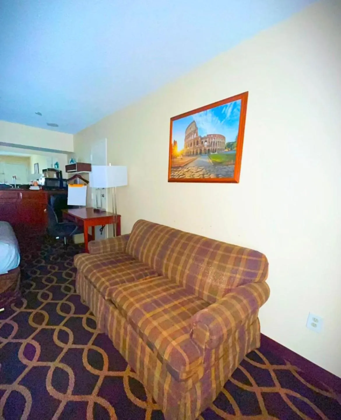 Seating area, Bed in Quality Inn Bainbridge