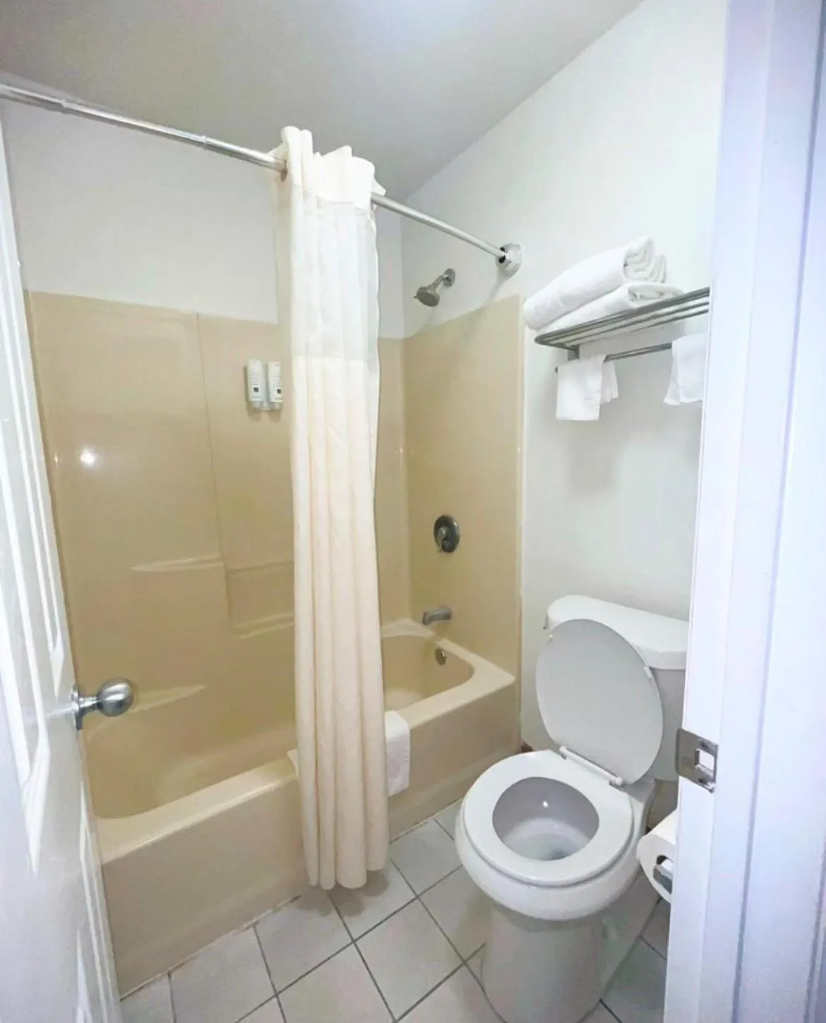 Bathroom in Quality Inn Bainbridge