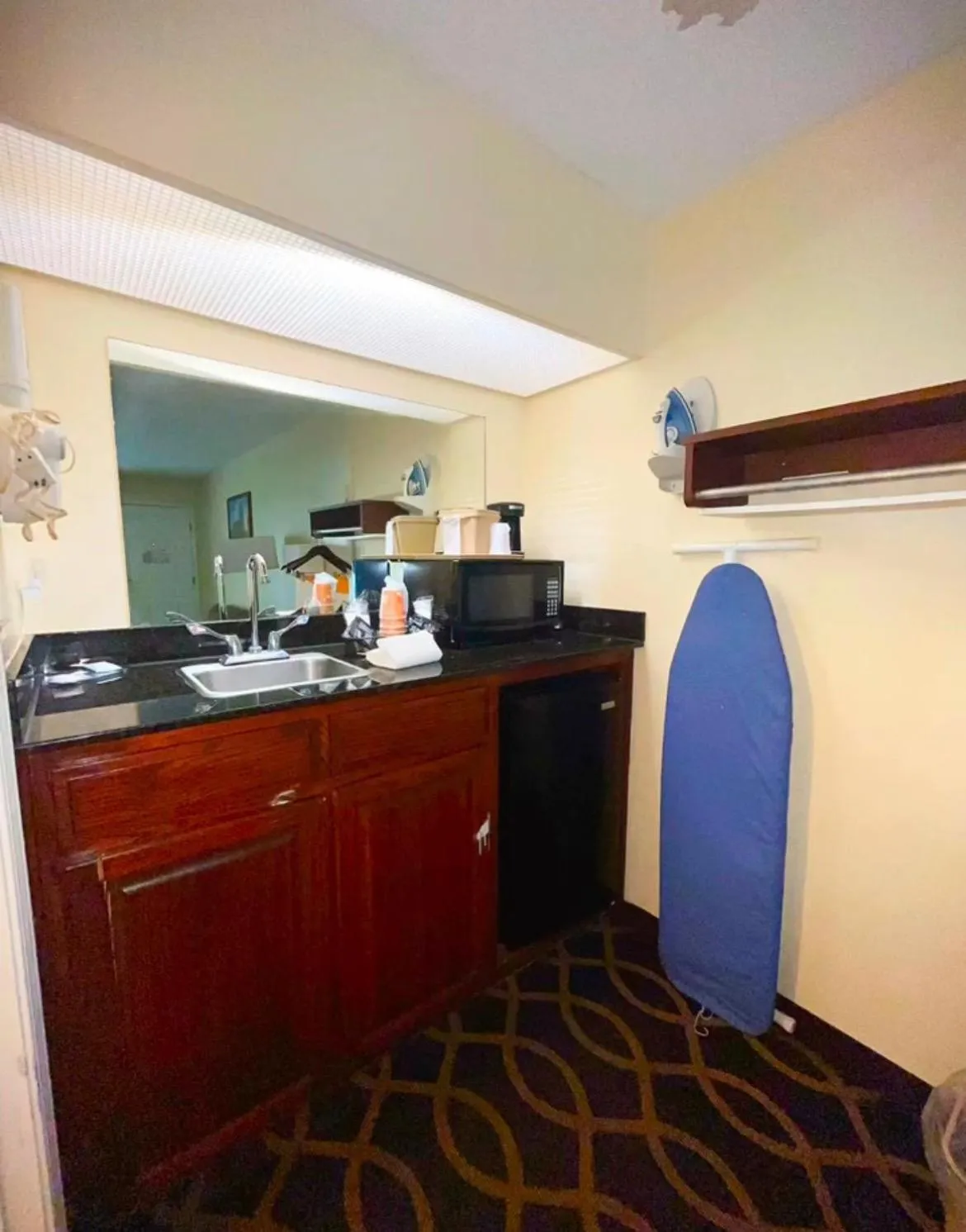 minibar in Quality Inn Bainbridge