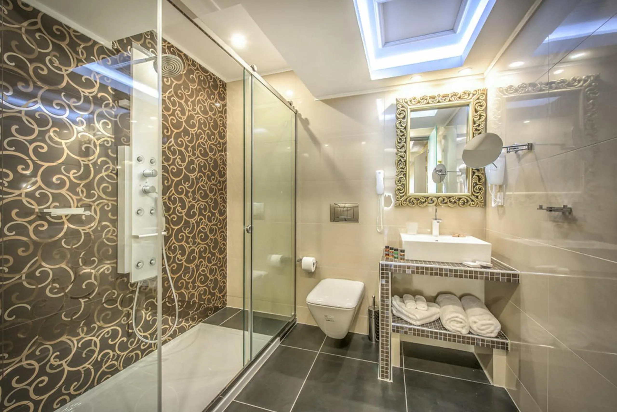 Shower in Koukounaria Hotel & Suites