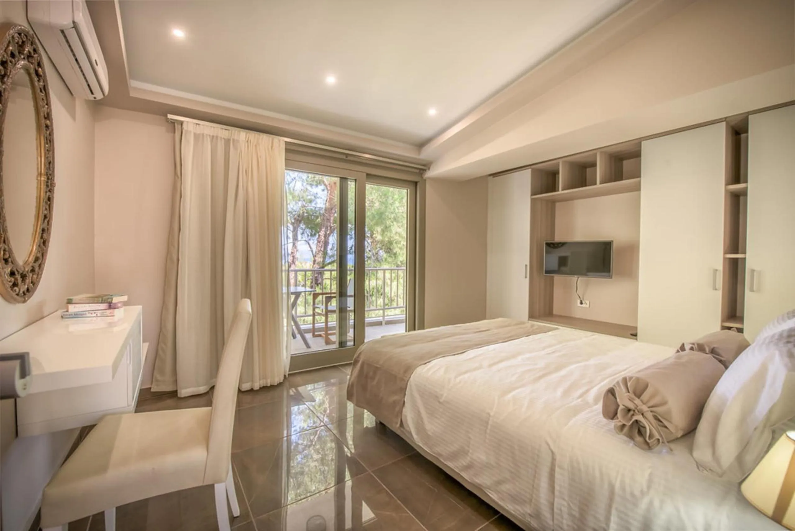 Day, Bed in Koukounaria Hotel & Suites