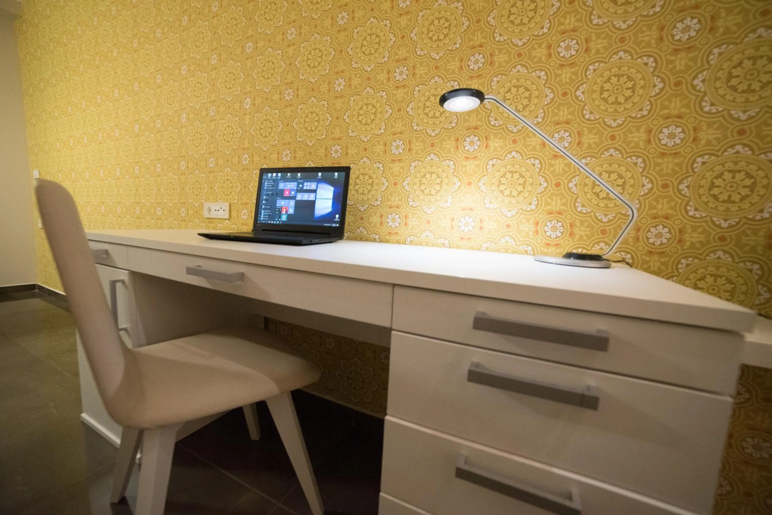 Business facilities in Koukounaria Hotel & Suites