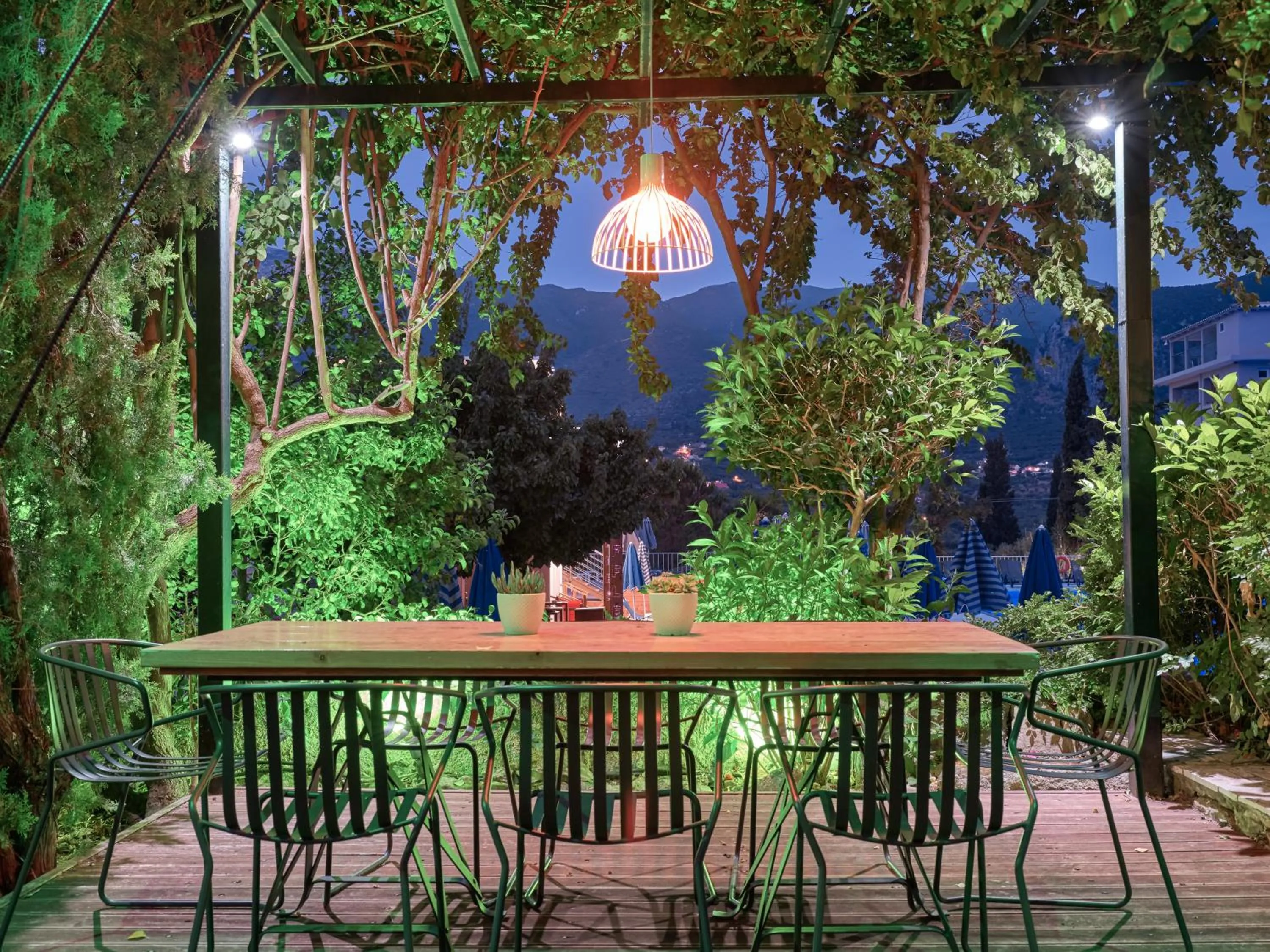 Restaurant/places to eat in Koukounaria Hotel & Suites