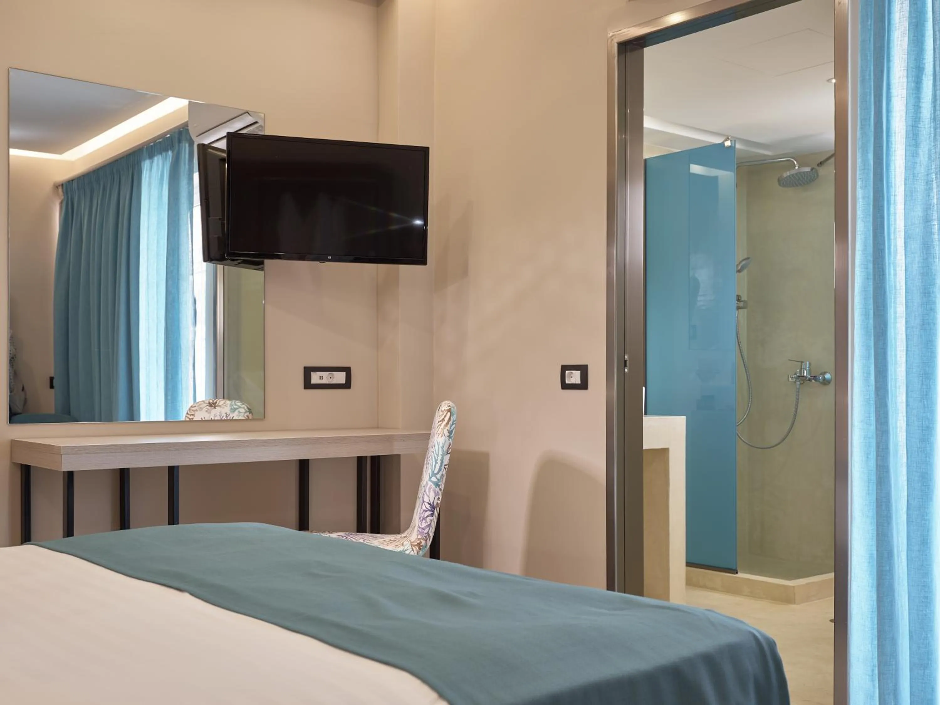 Bed in Koukounaria Hotel & Suites