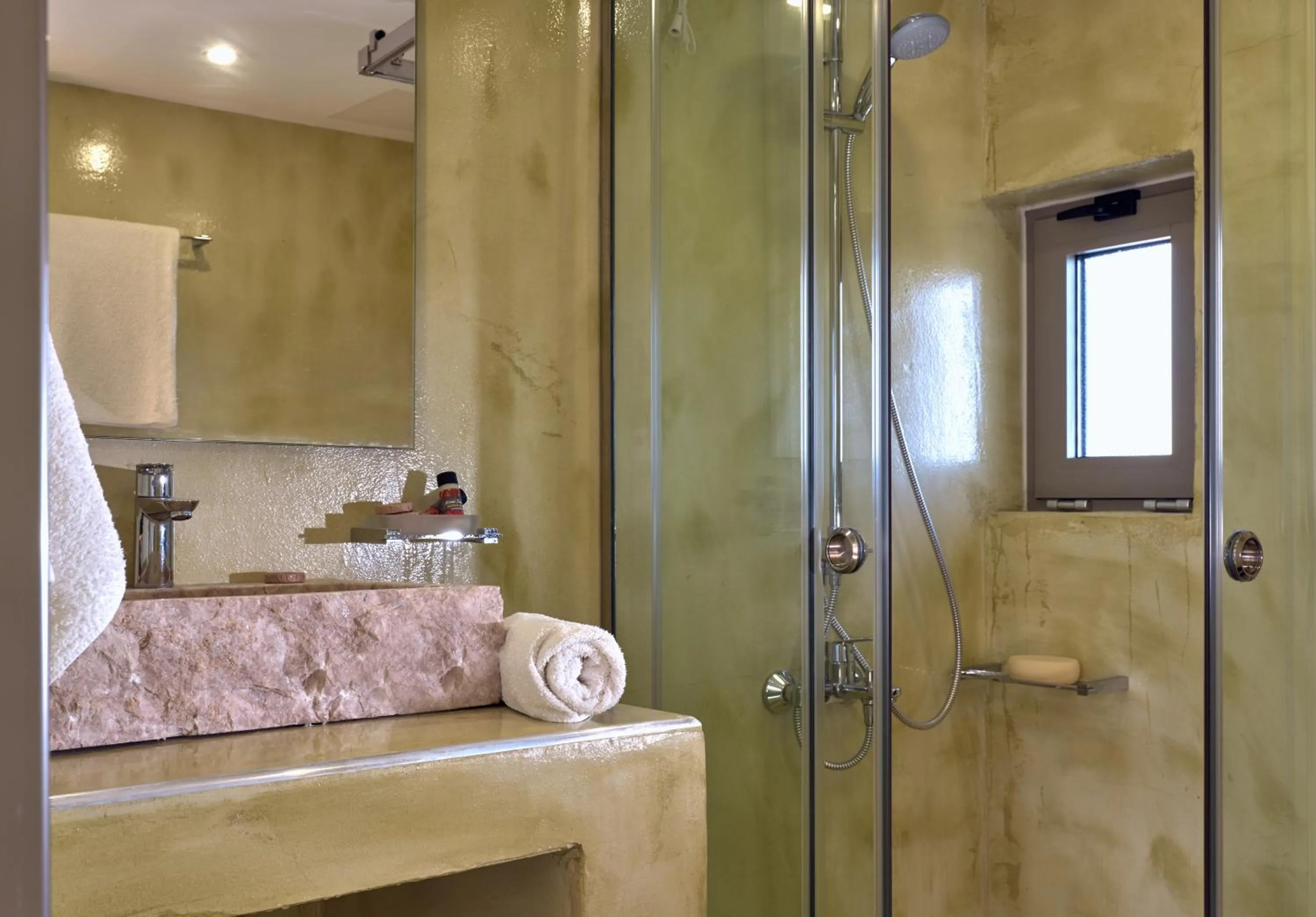Shower in Koukounaria Hotel & Suites