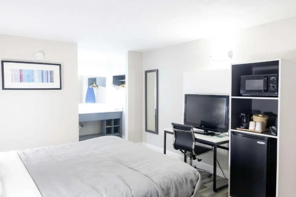 Bed in Quality Inn Carrollton Medical Center