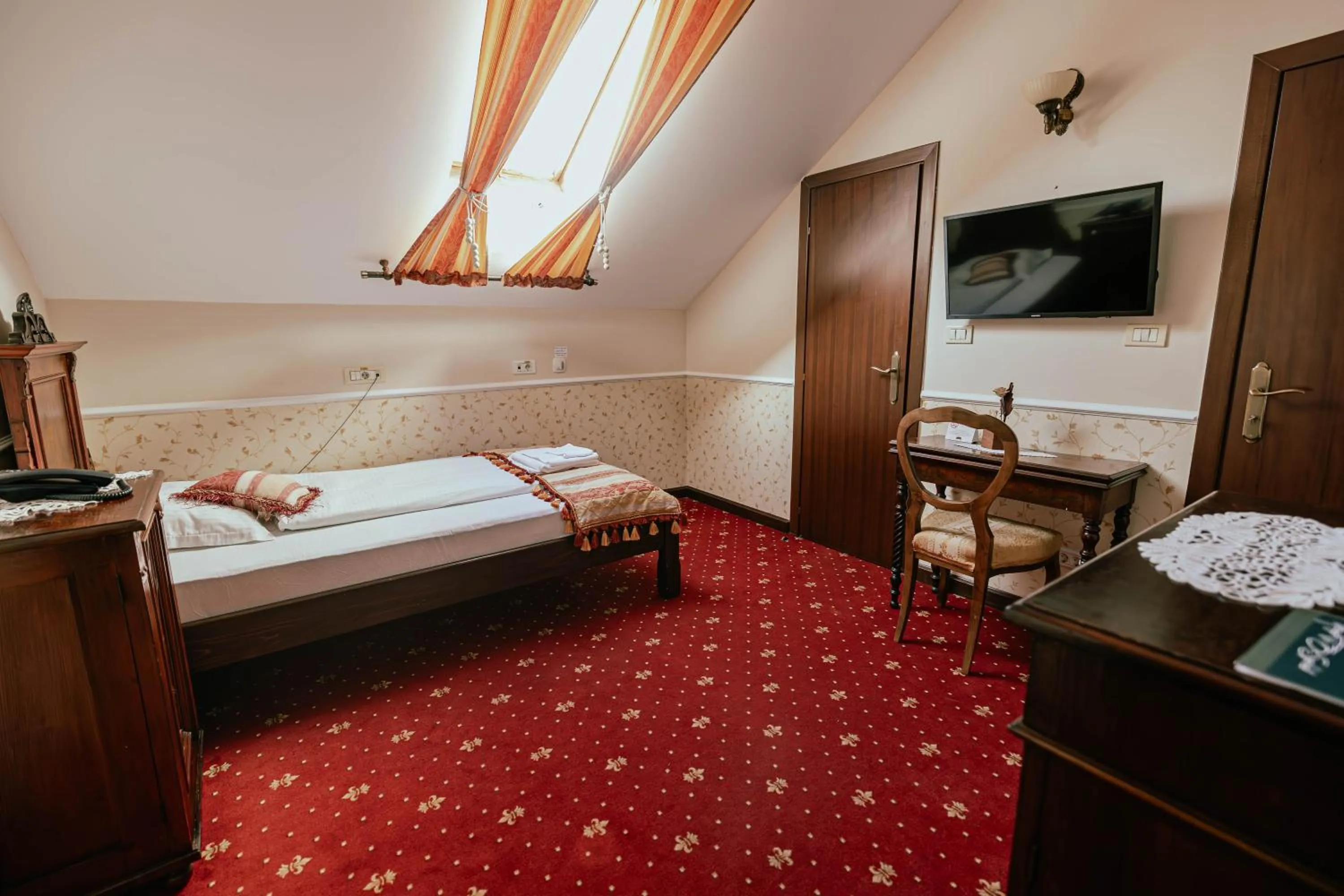 Bed in Casa del Sole Boutique Hotel Timisoara