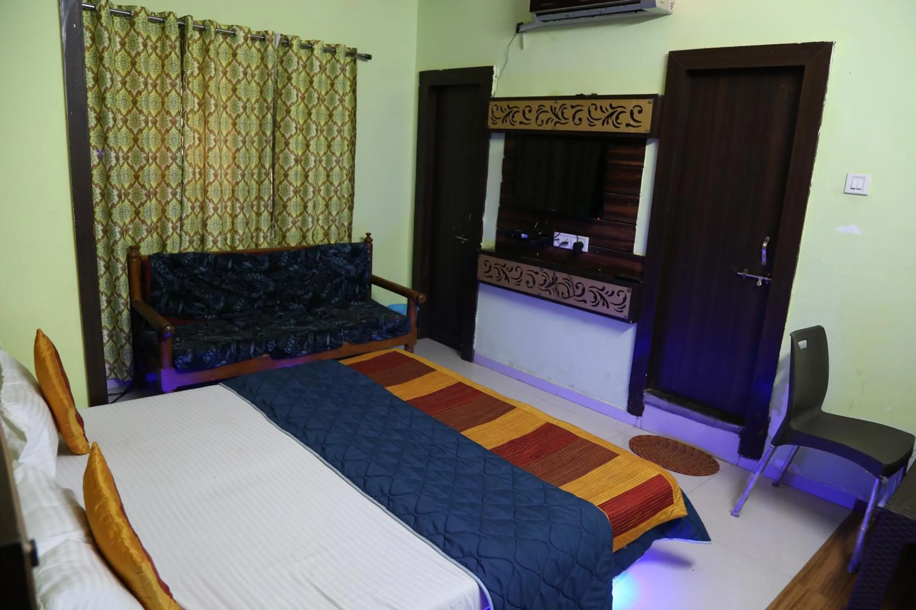 Bedroom, Bed in Hotel Shri Karni Vilas & SPA