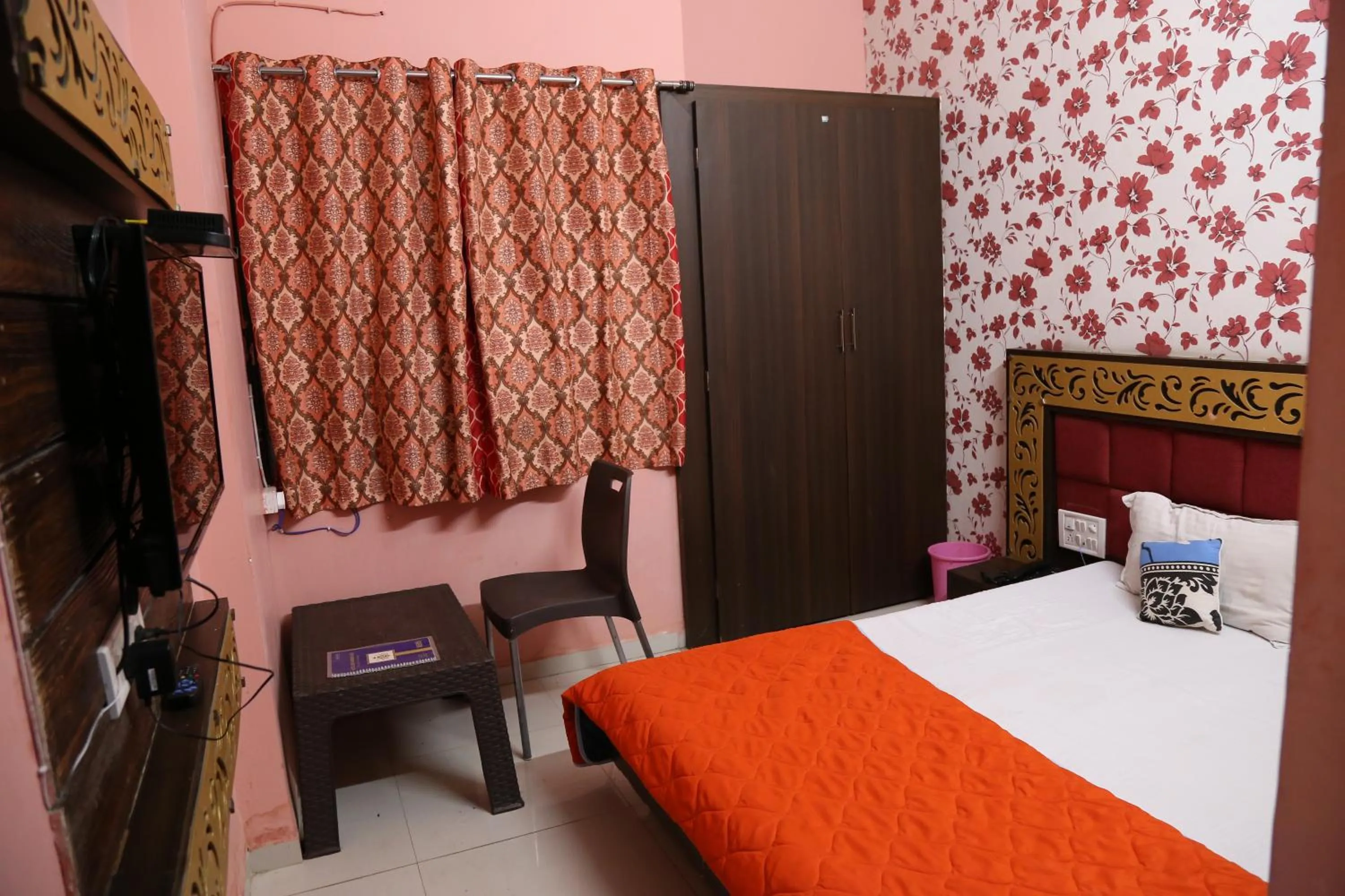 Bedroom, Bed in Hotel Shri Karni Vilas & SPA