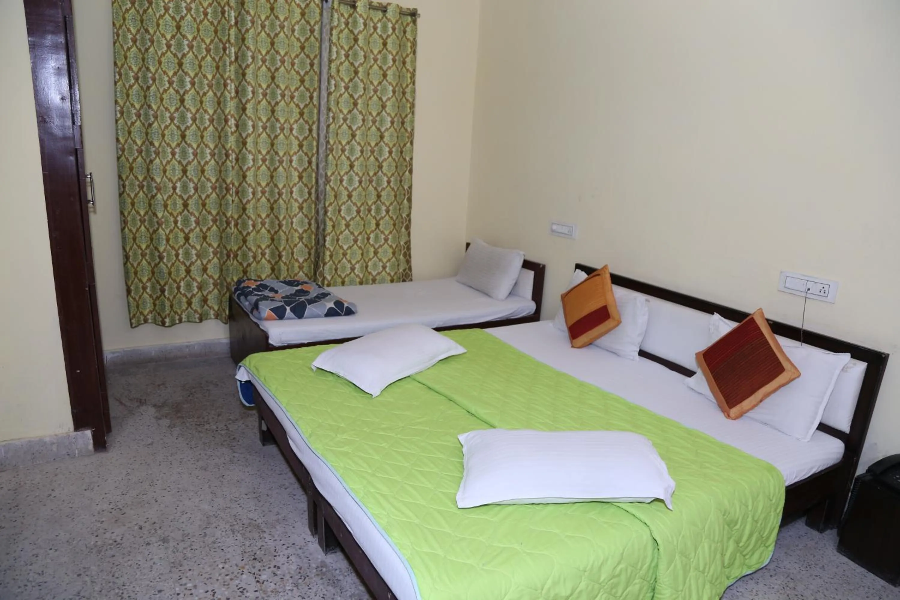 Bed in Hotel Shri Karni Vilas & SPA