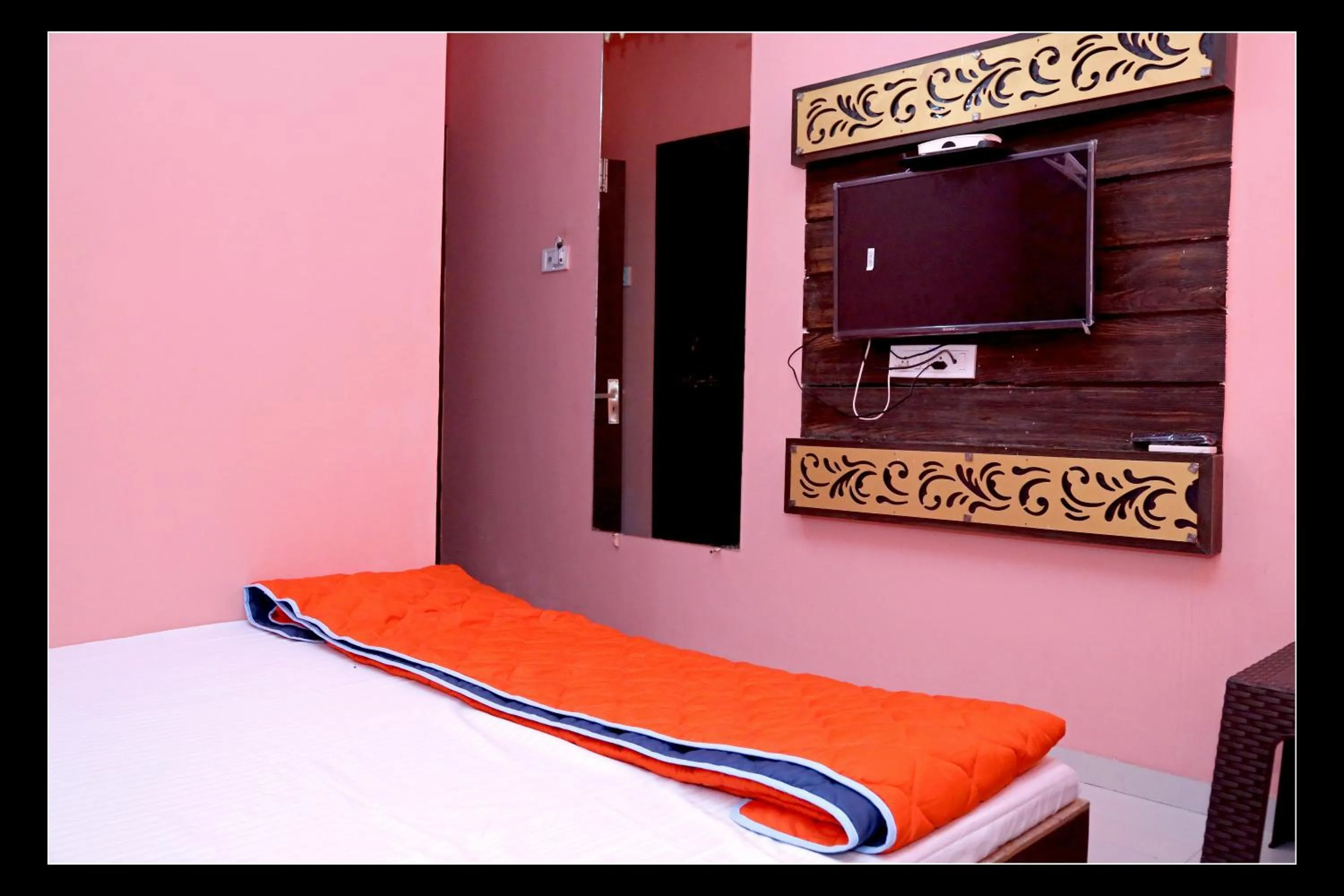 Bedroom, Bed in Hotel Shri Karni Vilas & SPA