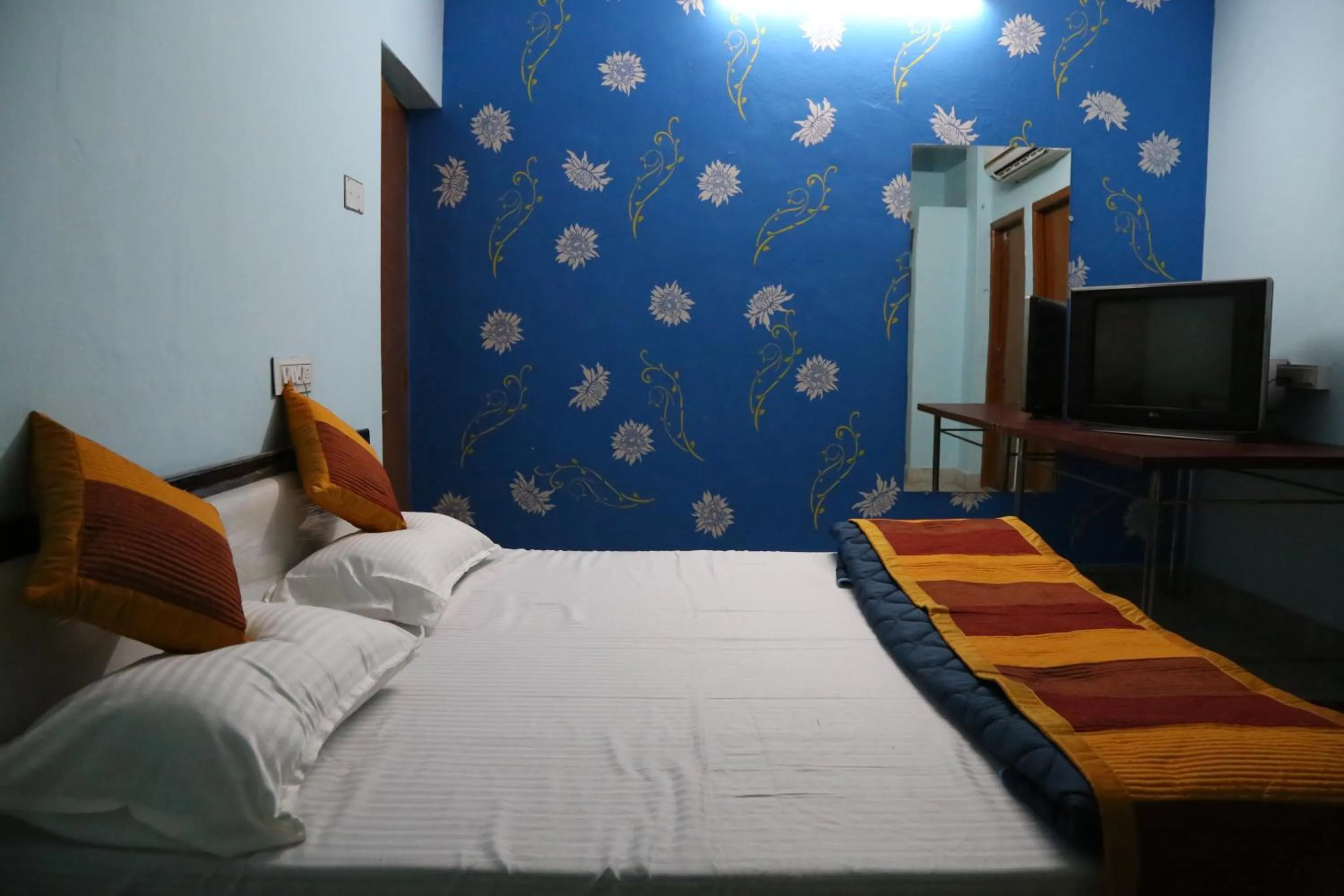 Bed in Hotel Shri Karni Vilas & SPA