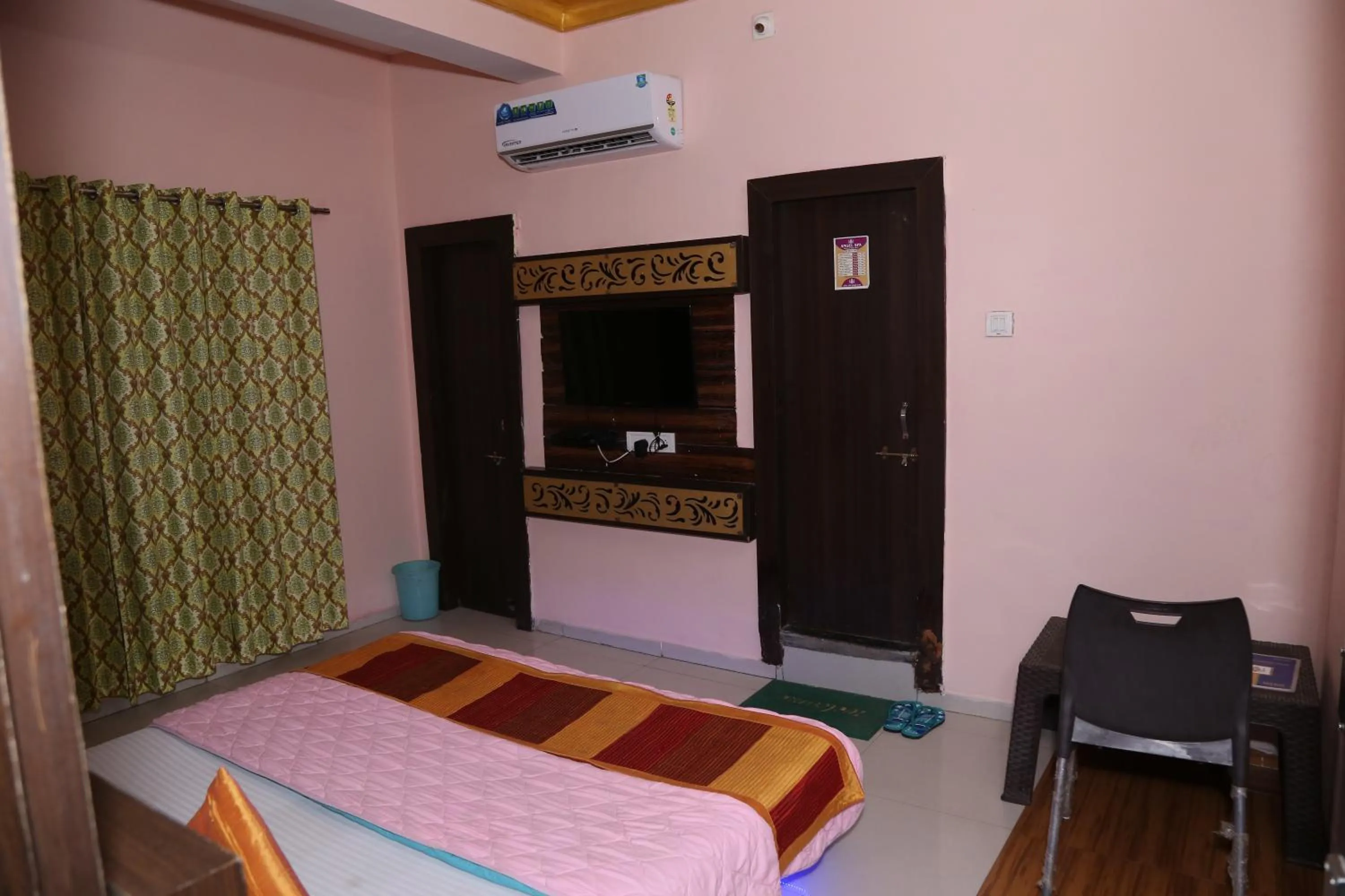 Bed in Hotel Shri Karni Vilas & SPA