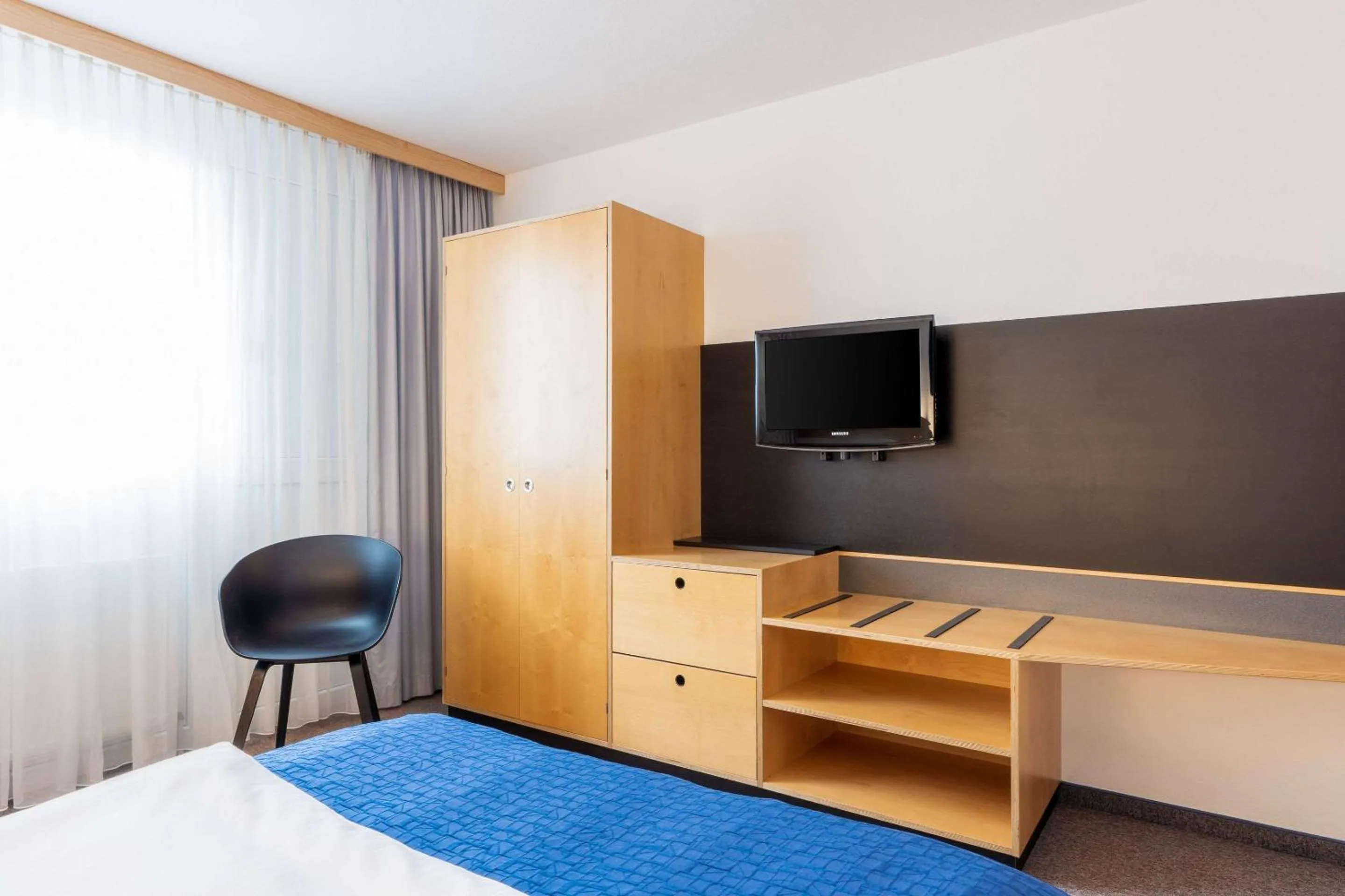 Photo of the whole room, Bed in Comfort Hotel Atlantic Muenchen Sued