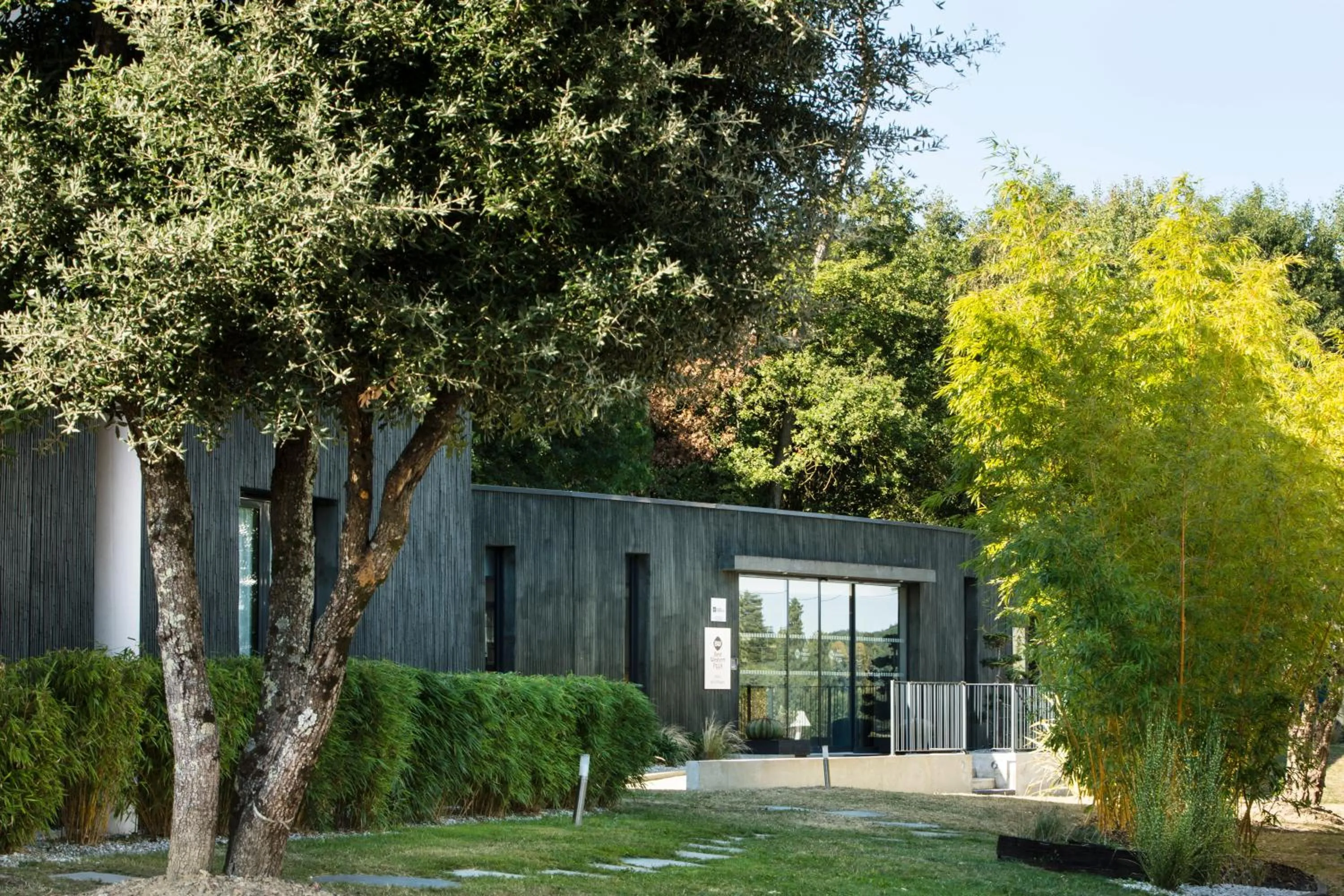 Facade/entrance in Best Western Plus Hotel De La Regate-Erdre