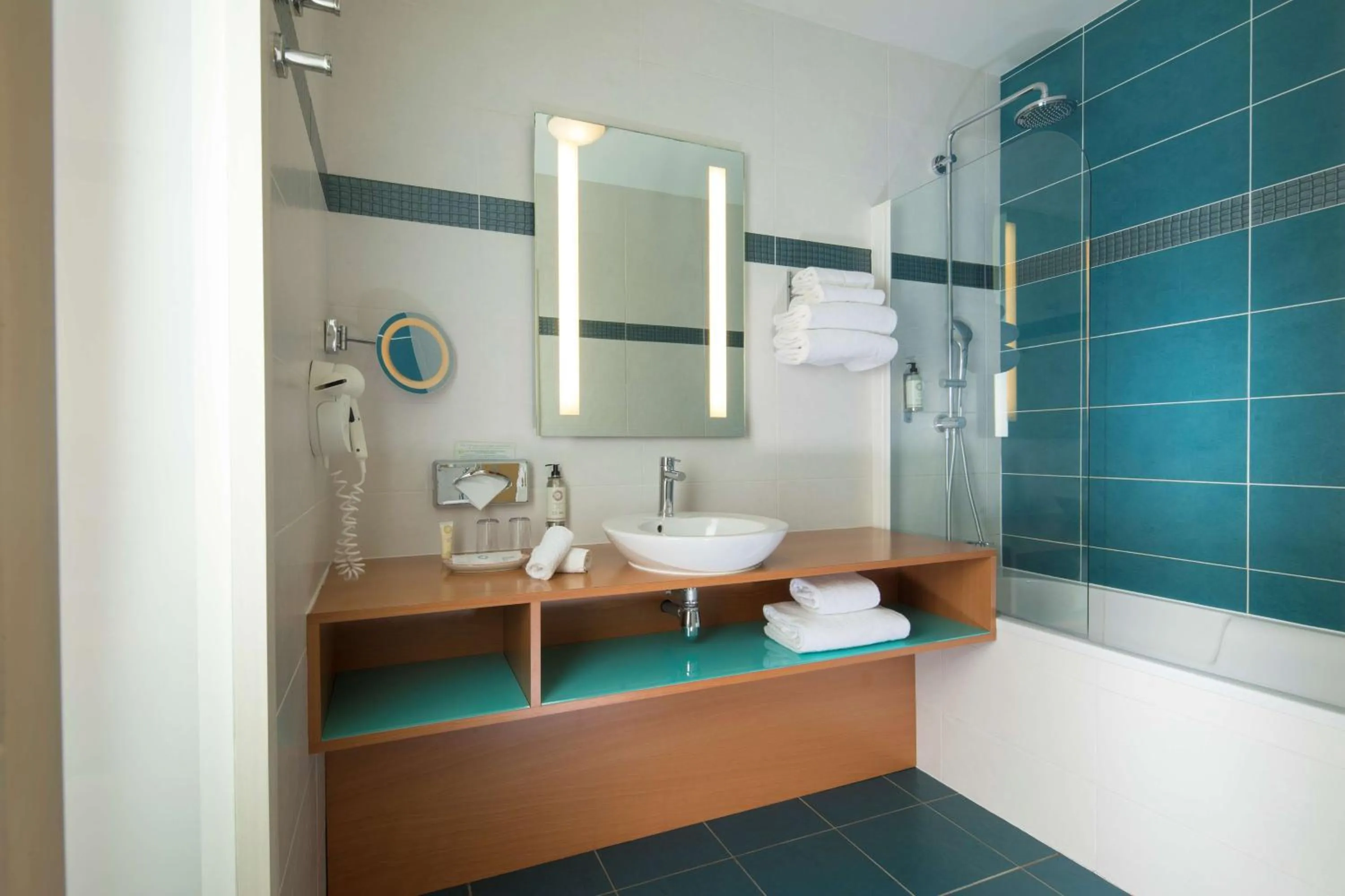 Bathroom in Best Western Plus Hotel De La Regate-Erdre