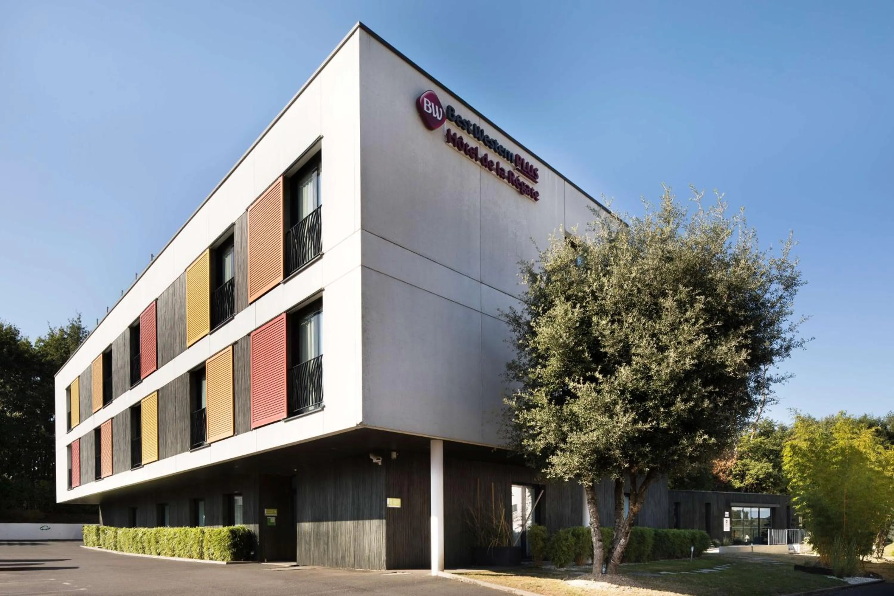 Property building in Best Western Plus Hotel De La Regate-Erdre