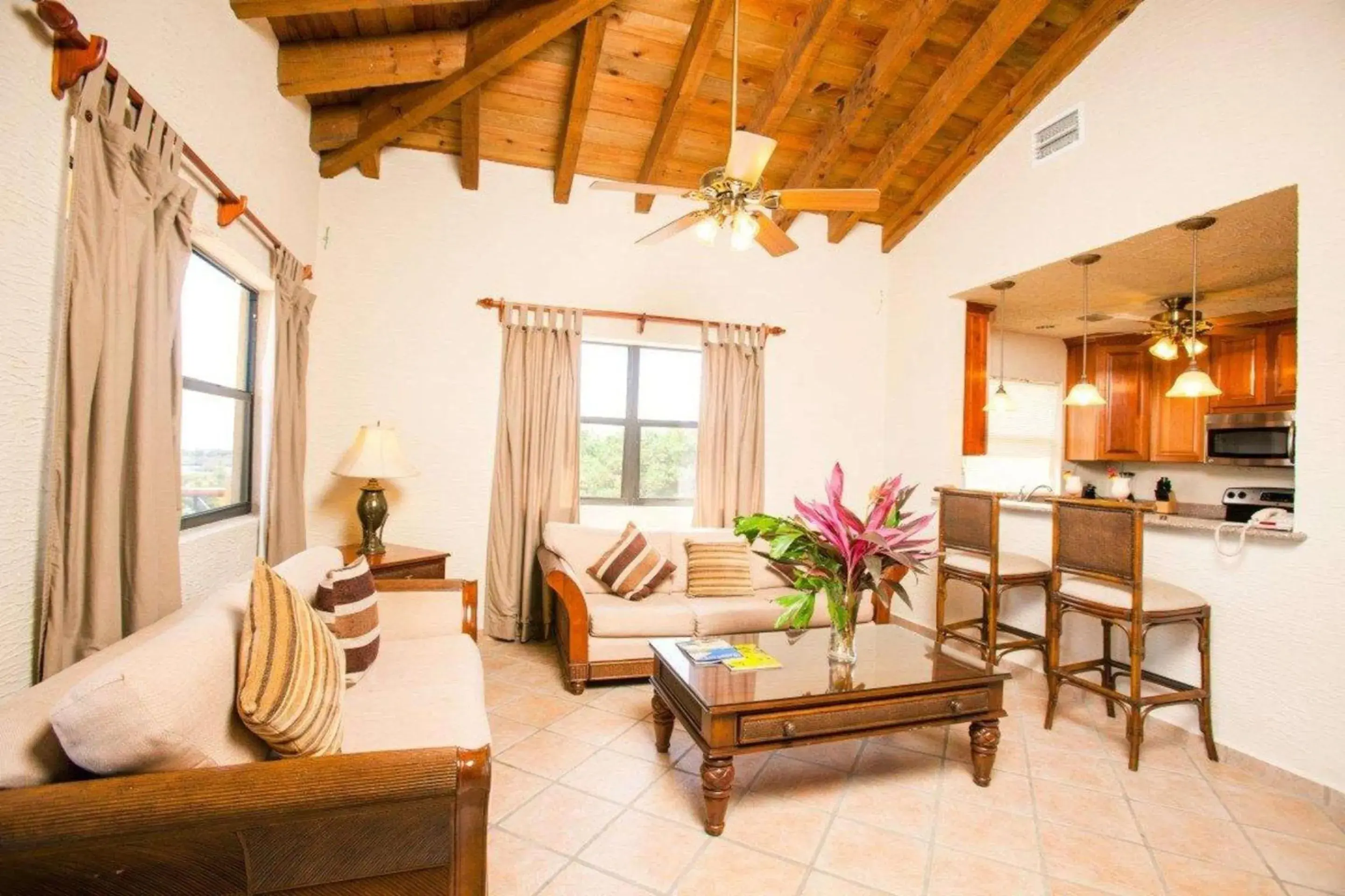 Suite Efficiency 2 Queen Beds Sofabed 2 Bedrooms Non Smoking in Clarion Suites Roatan at Pineapple Villas Suite Efficiency 2 Queen Beds Sofabed 2 Bedrooms Non Smoking in Clarion Suites Roatan at Pineapple Villas