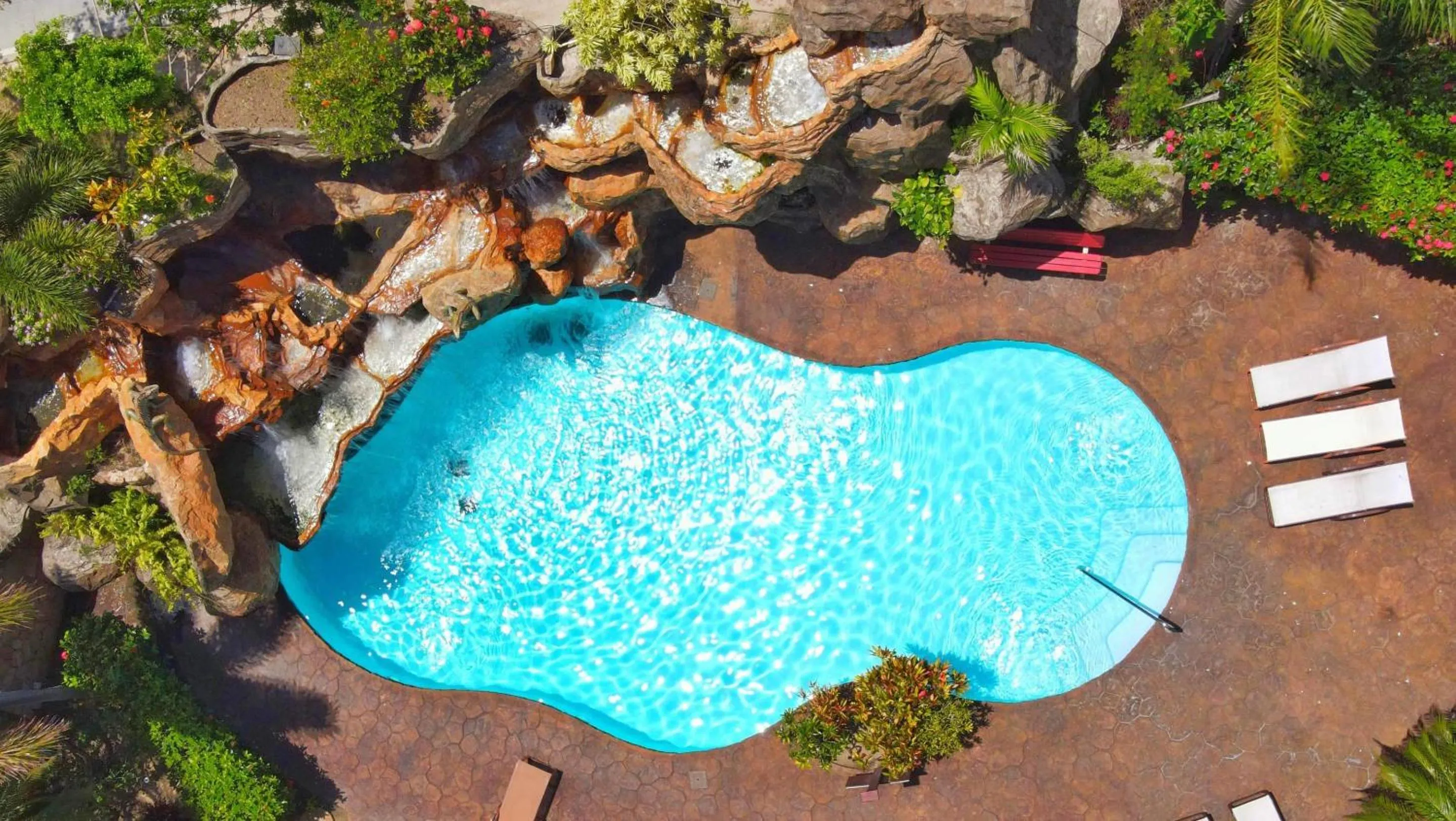 Swimming pool in Clarion Suites Roatan at Pineapple Villas
