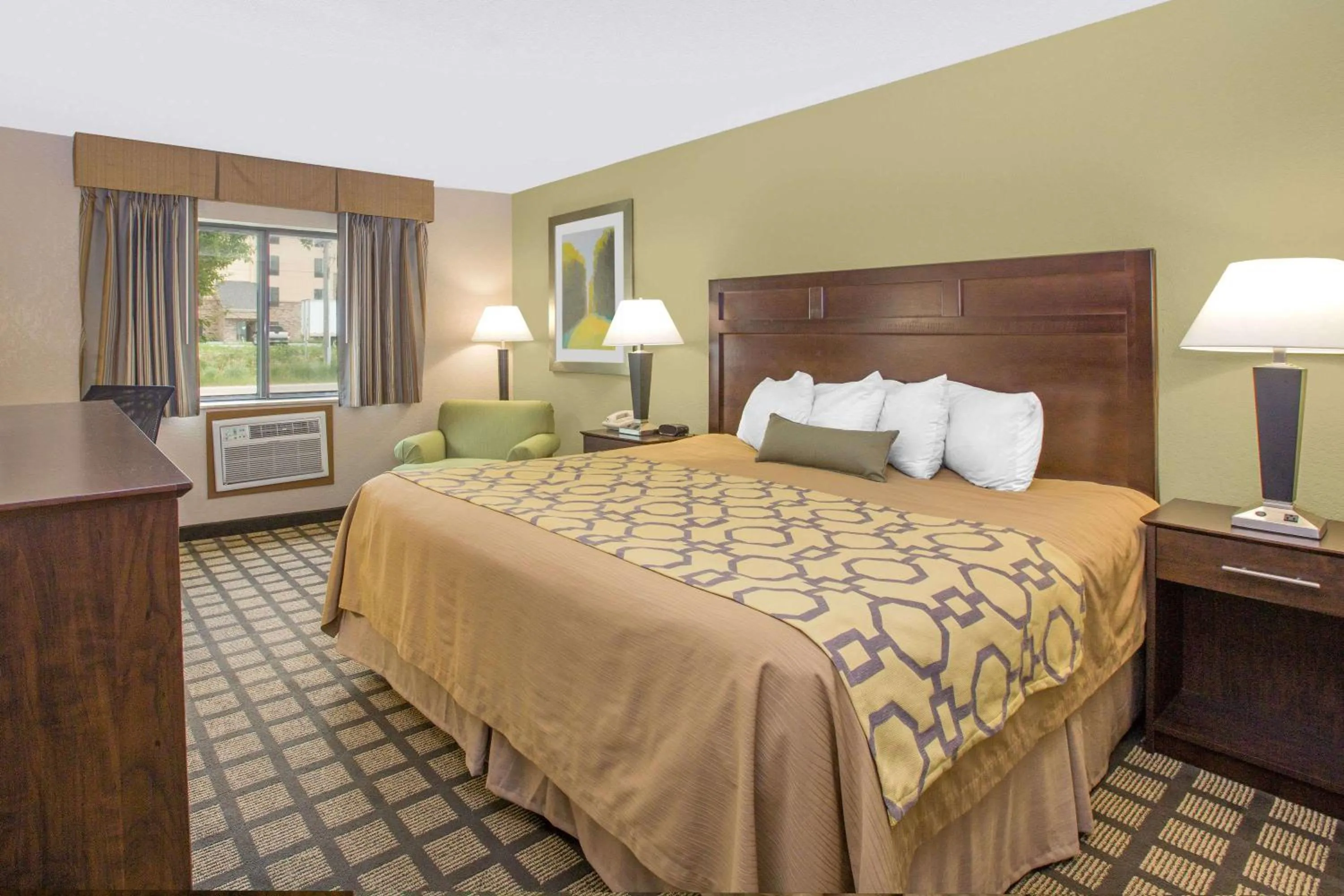 Photo of the whole room, Bed in Baymont by Wyndham Ames