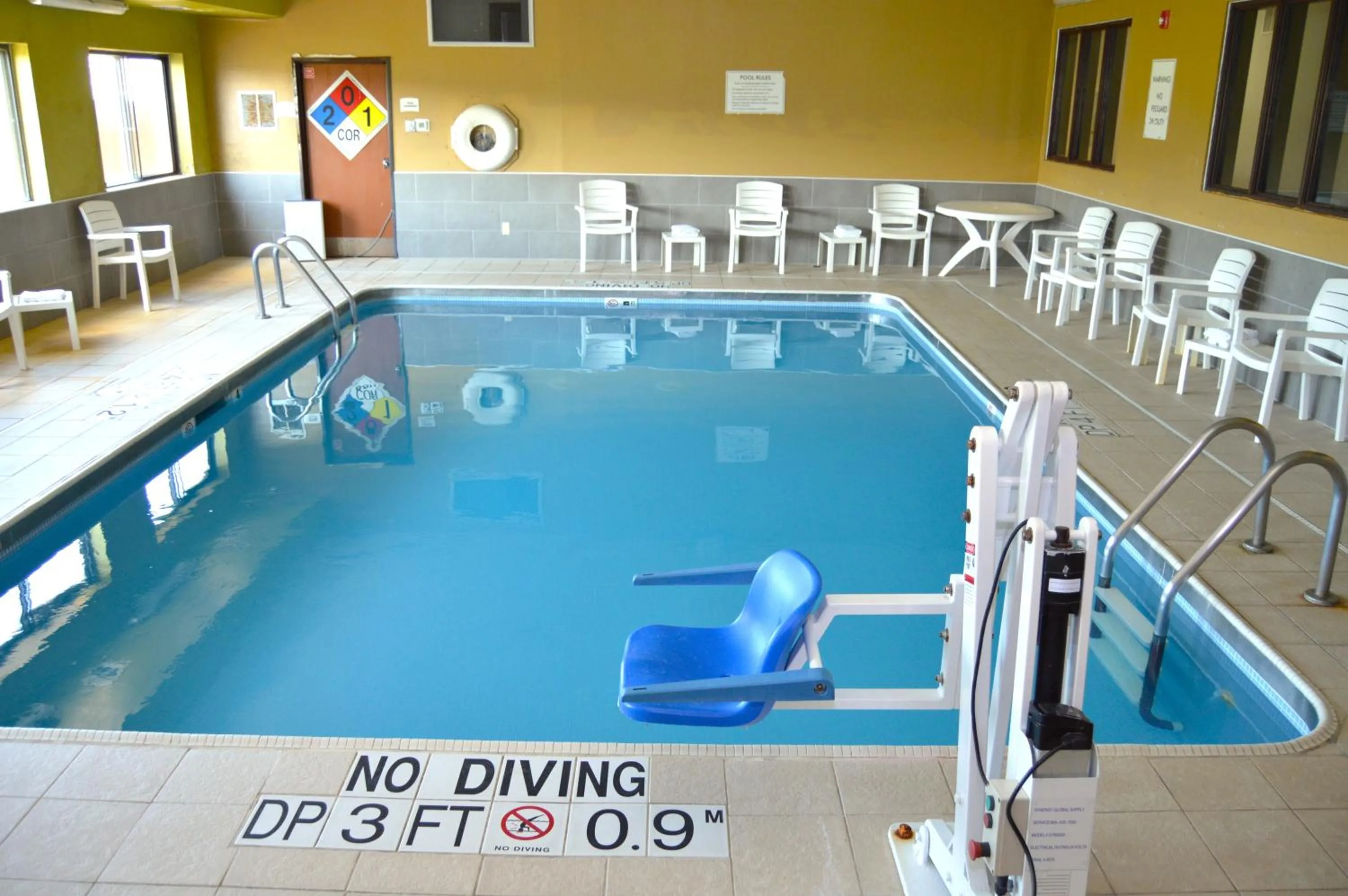 Swimming pool in Quality Inn Coralville - Iowa River Landing