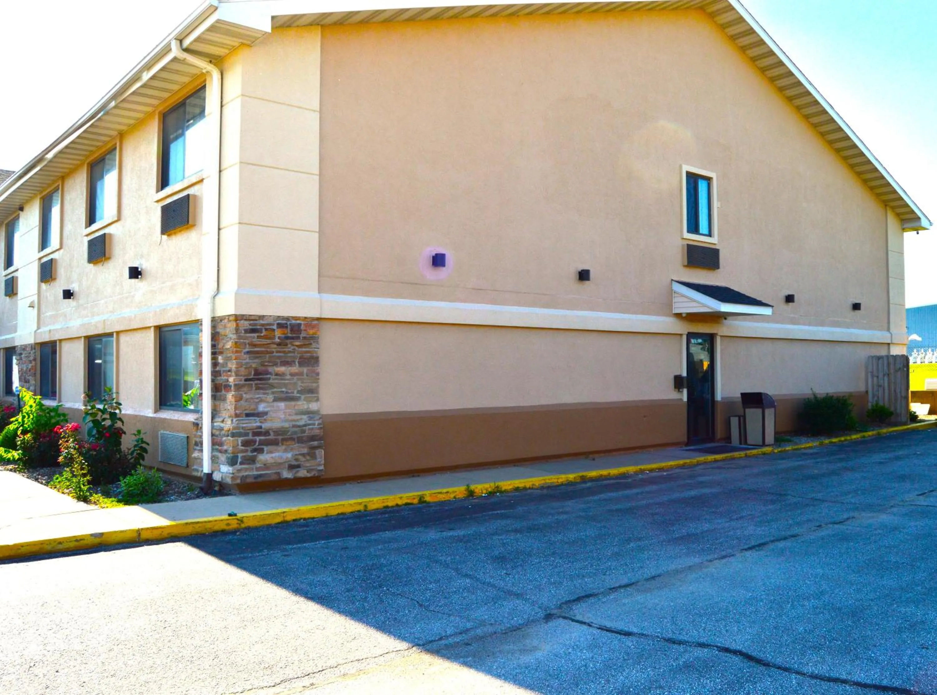 Property building in Quality Inn Coralville - Iowa River Landing