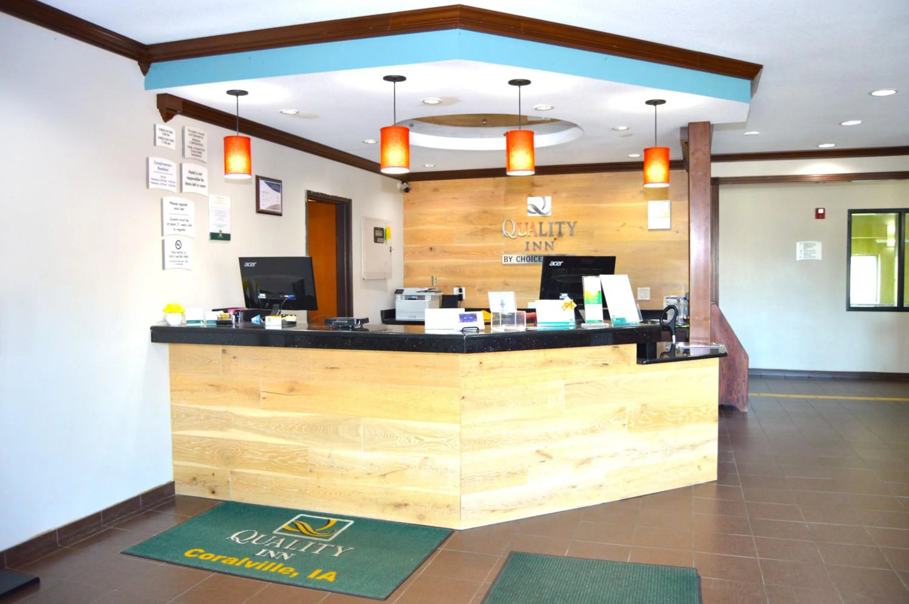 Lobby or reception in Quality Inn Coralville - Iowa River Landing
