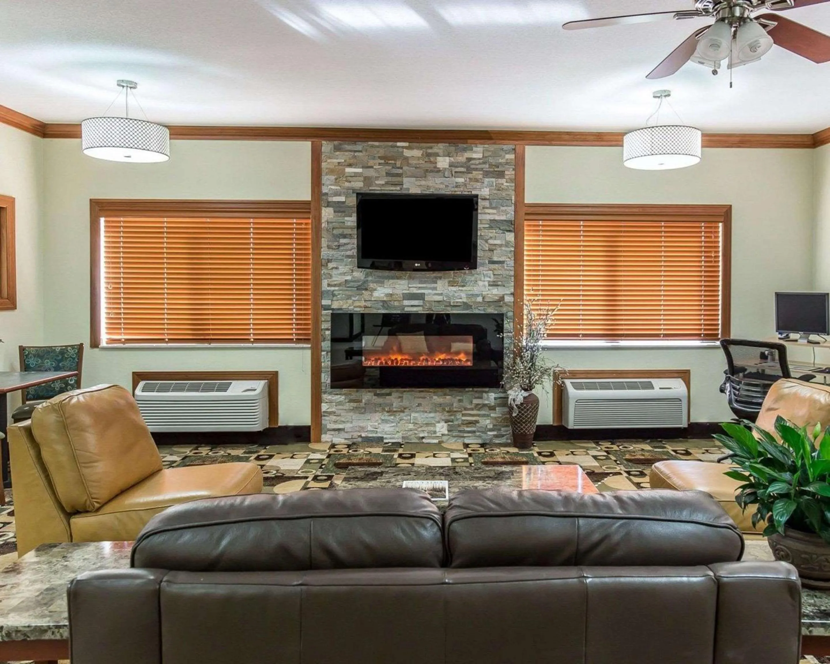 Lobby or reception in Quality Inn at Collins Road - Cedar Rapids